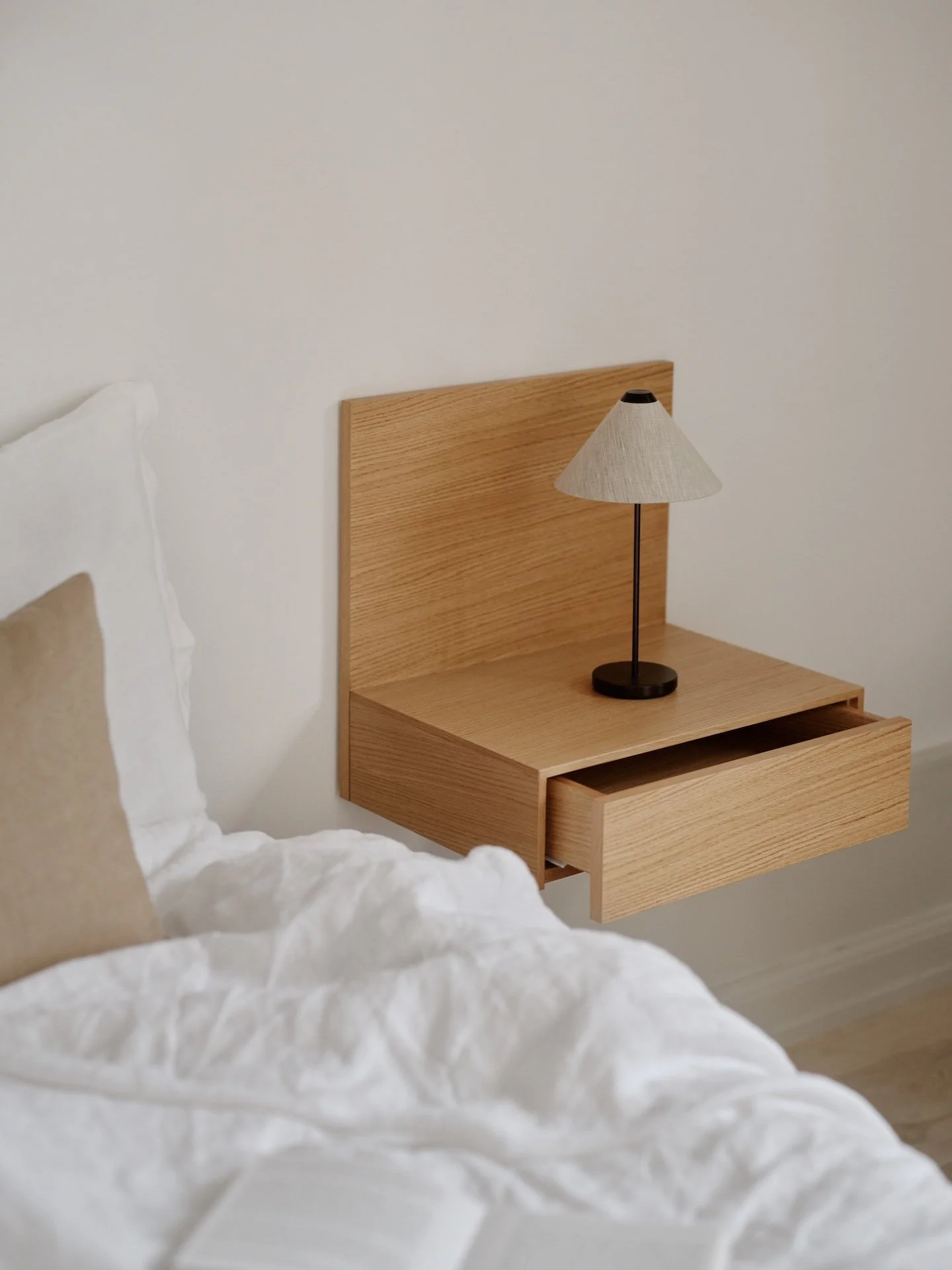 newworks_lifestyle_42410_tana_wall_mounted_nightstand_3.jpg