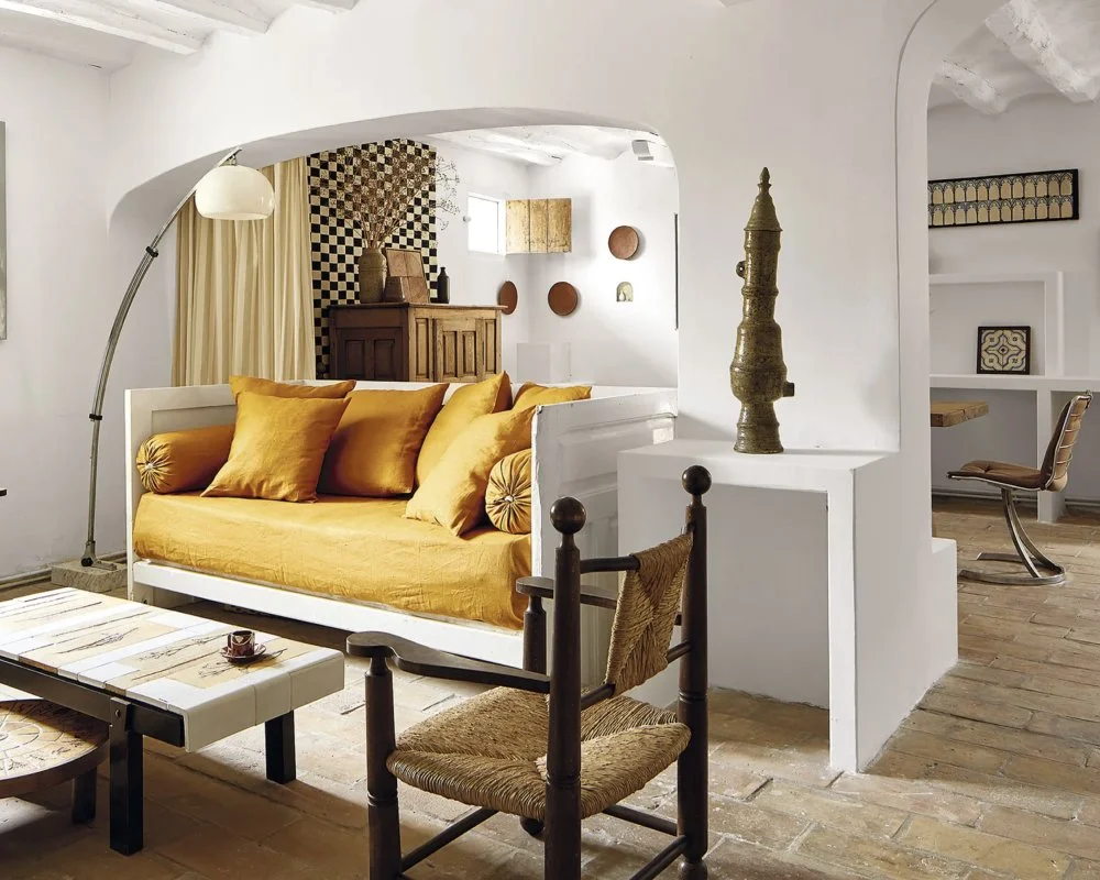 Ceramic tile and pottery brighten this country home in La Rioja