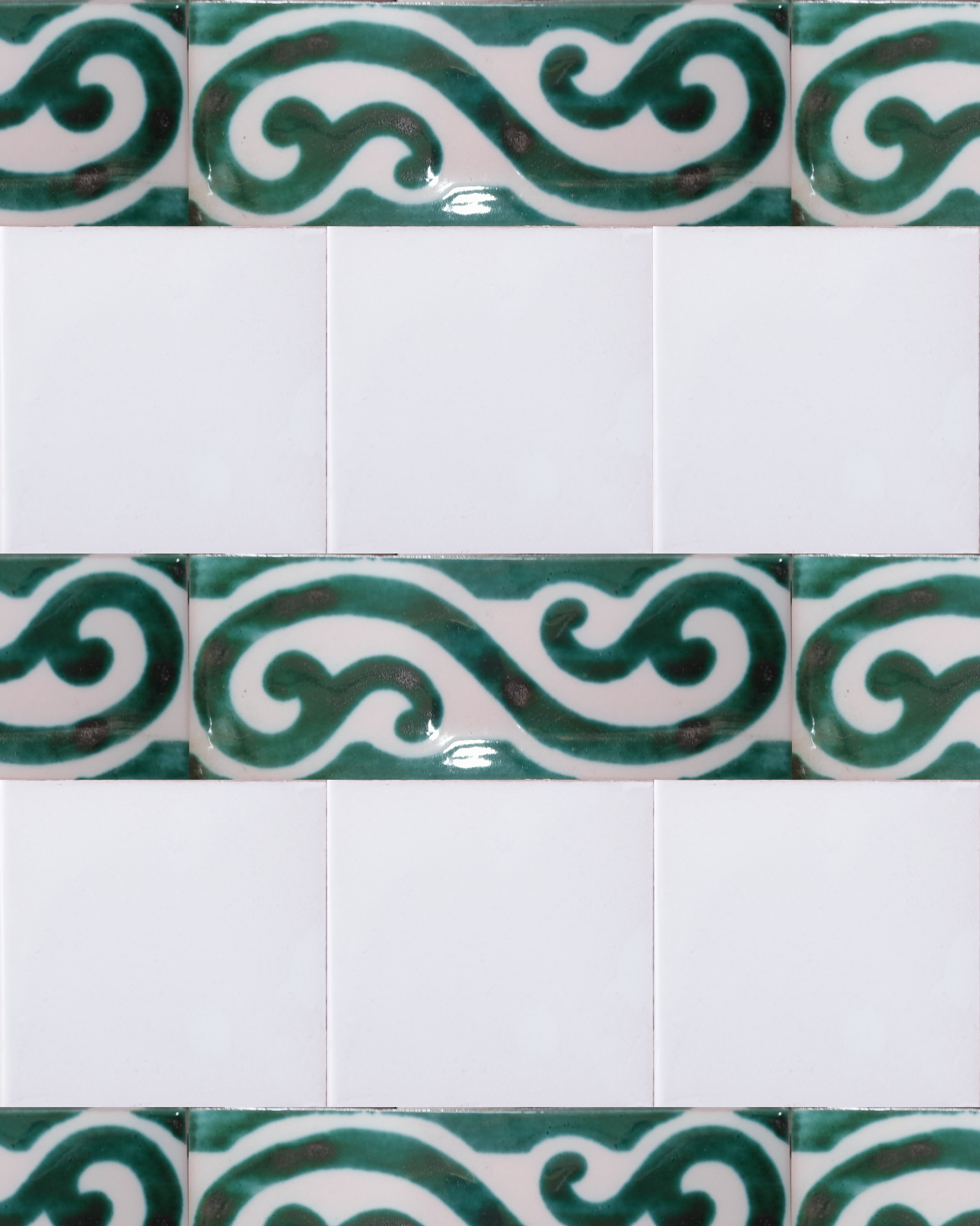 Volutas - Green - Wall - Ceramic Border Tile - CASA PLETÓRICA.png