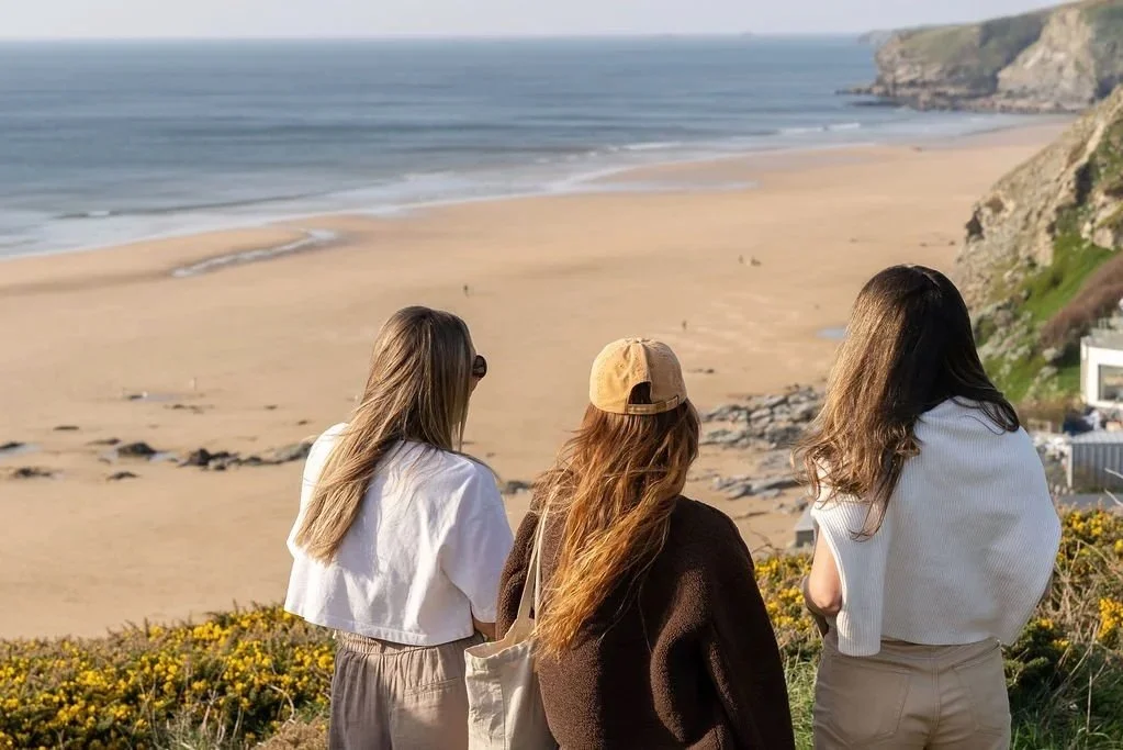 Guests overlooking Mawgan Porth beach — slow coastal moments in Cornwall.