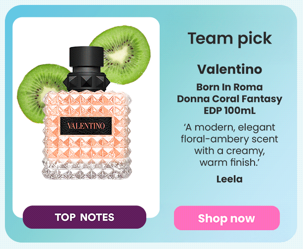 Valentino Donna Coral Fantasy perfume bottle with two slices of kiwi fruit beside it, set against a blue background. Text on the right describes the scent as floral-ambery with a creamy, warm finish.