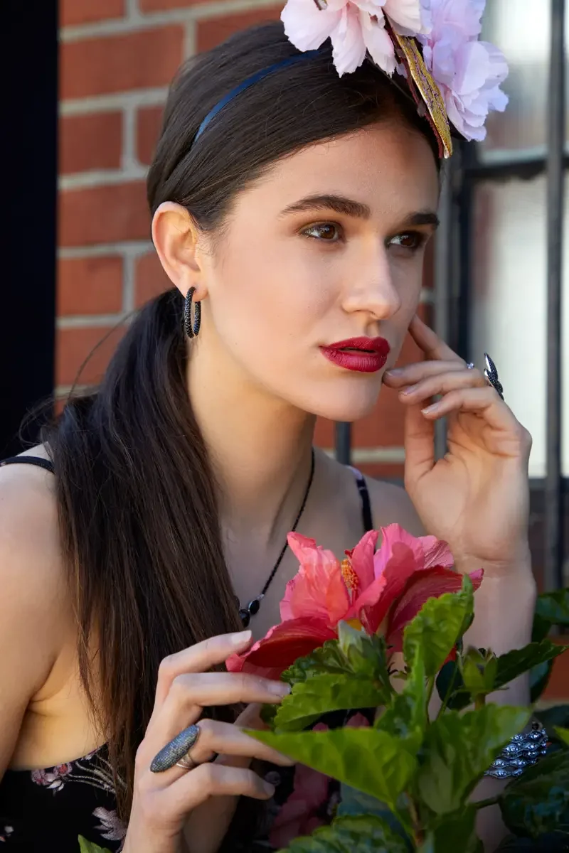 Victoria Henley, beauty close-up, fan fascinator headpiece, hibiscus flowers, Los Angeles fashion week test shoot, photographed by Scott Parker Photo
