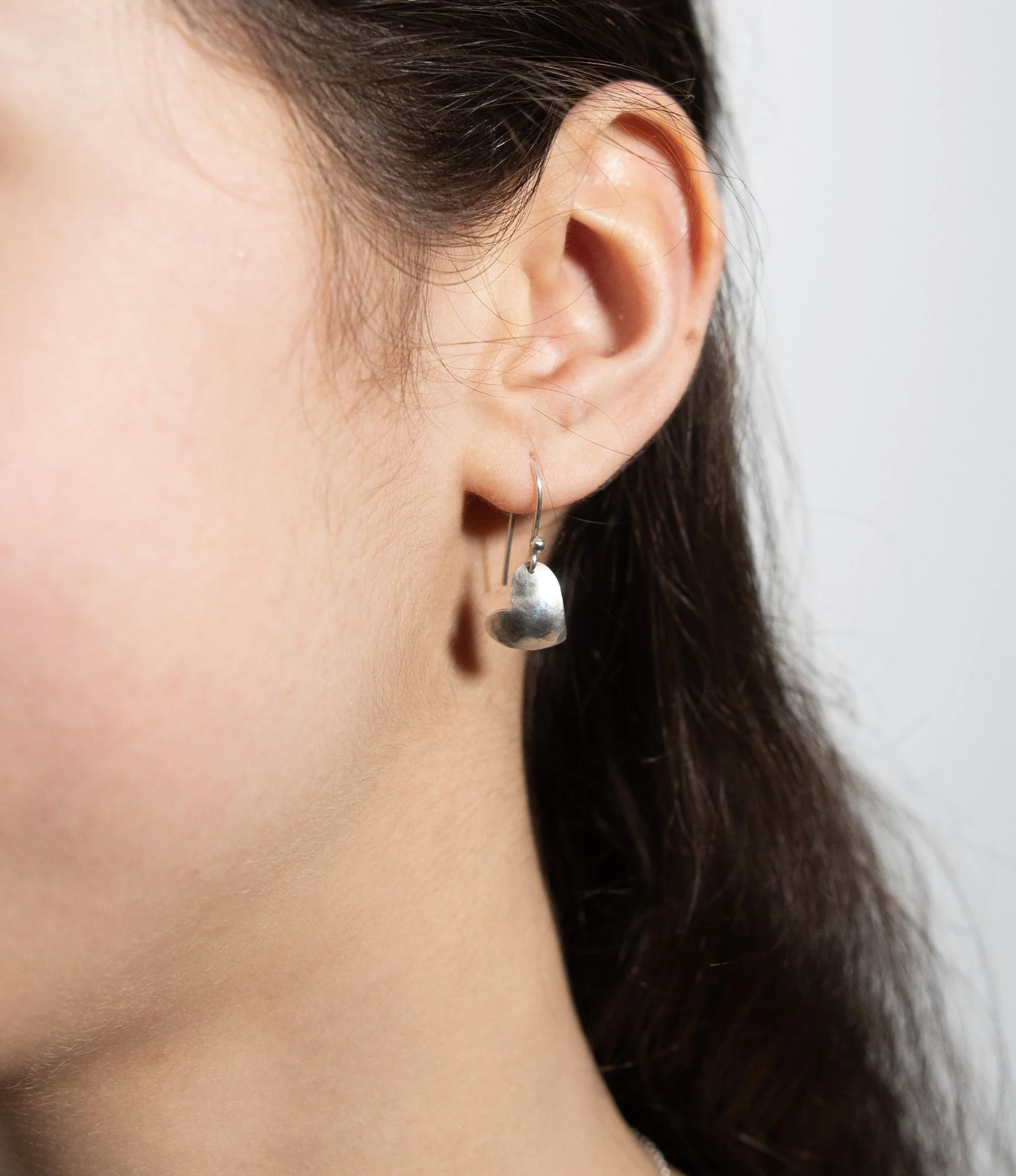 Silver "Venus" earrings, hammer-textured domed heart shapes