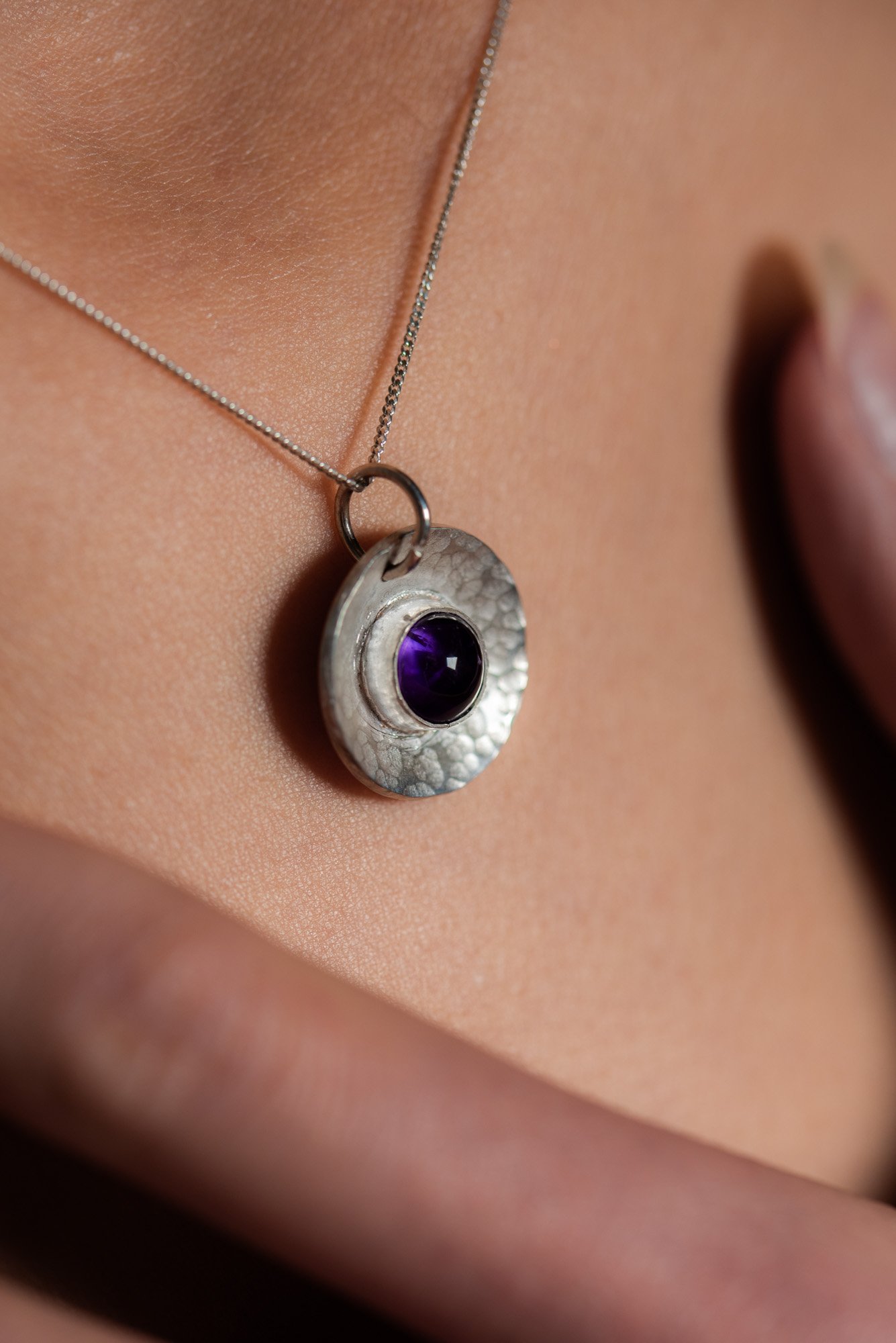silver-pendant-amethyst-cabochon-8mm-victoria-4.jpg