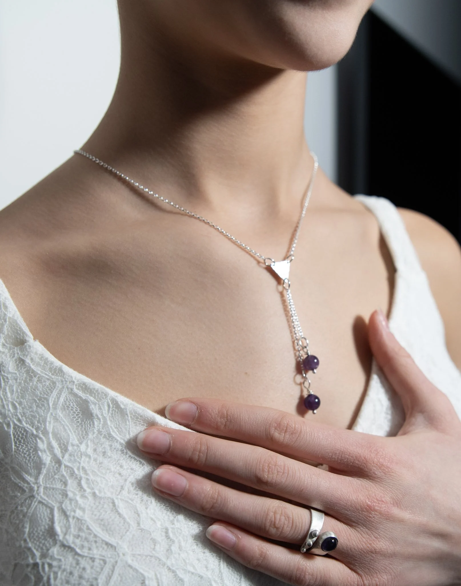 Silver "Pomona" necklace, triangular geometric design with amethyst beads