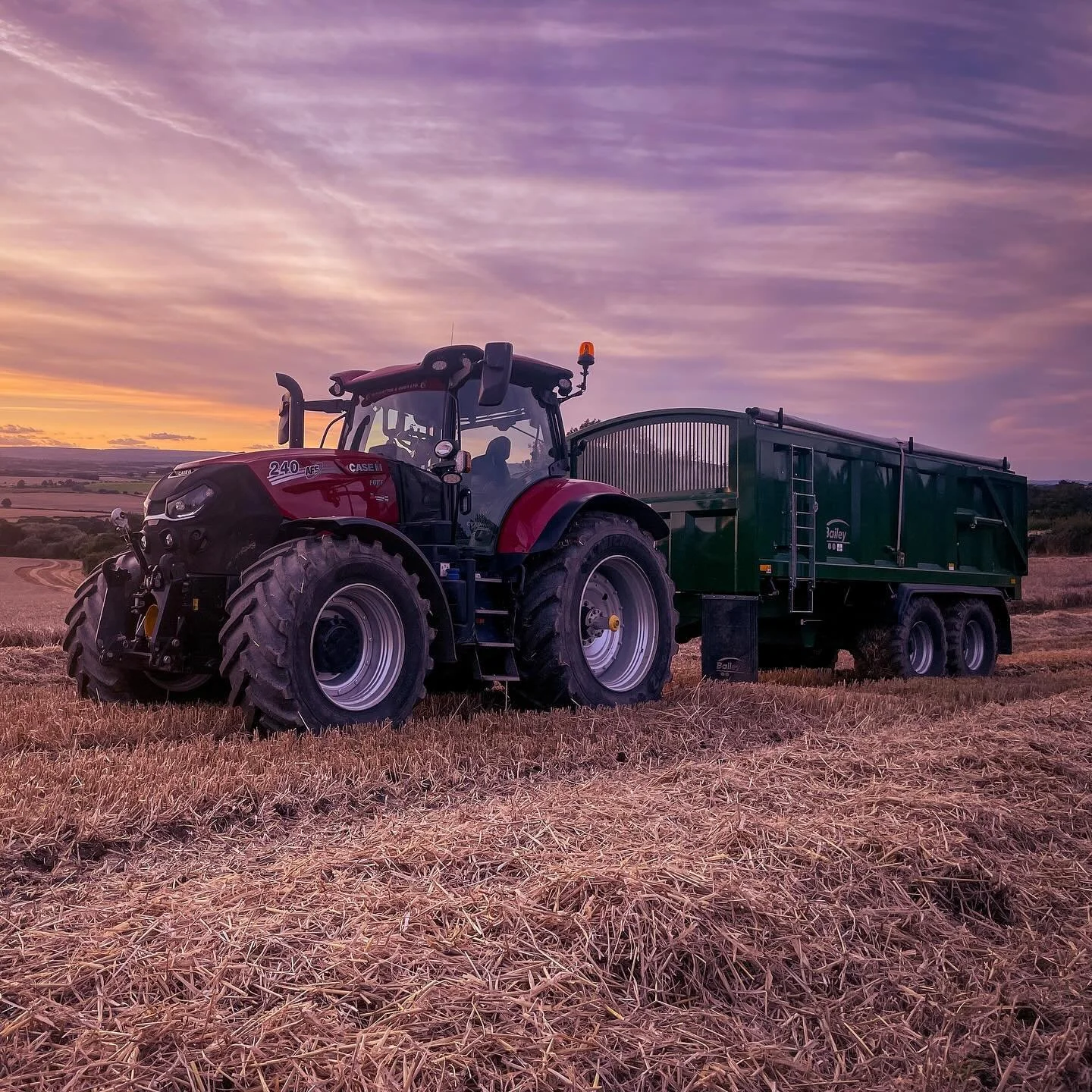 One from summer with the Caseih 240 Puma and Bailey trailer waiting to catch some barley

Operator - @danclaytonofficial @smallacresfarm 

#caseih #caseihagriculture #casepuma #casepuma240cvx #puma #baileytrailers #harvest #barley #grow #food #foodpr