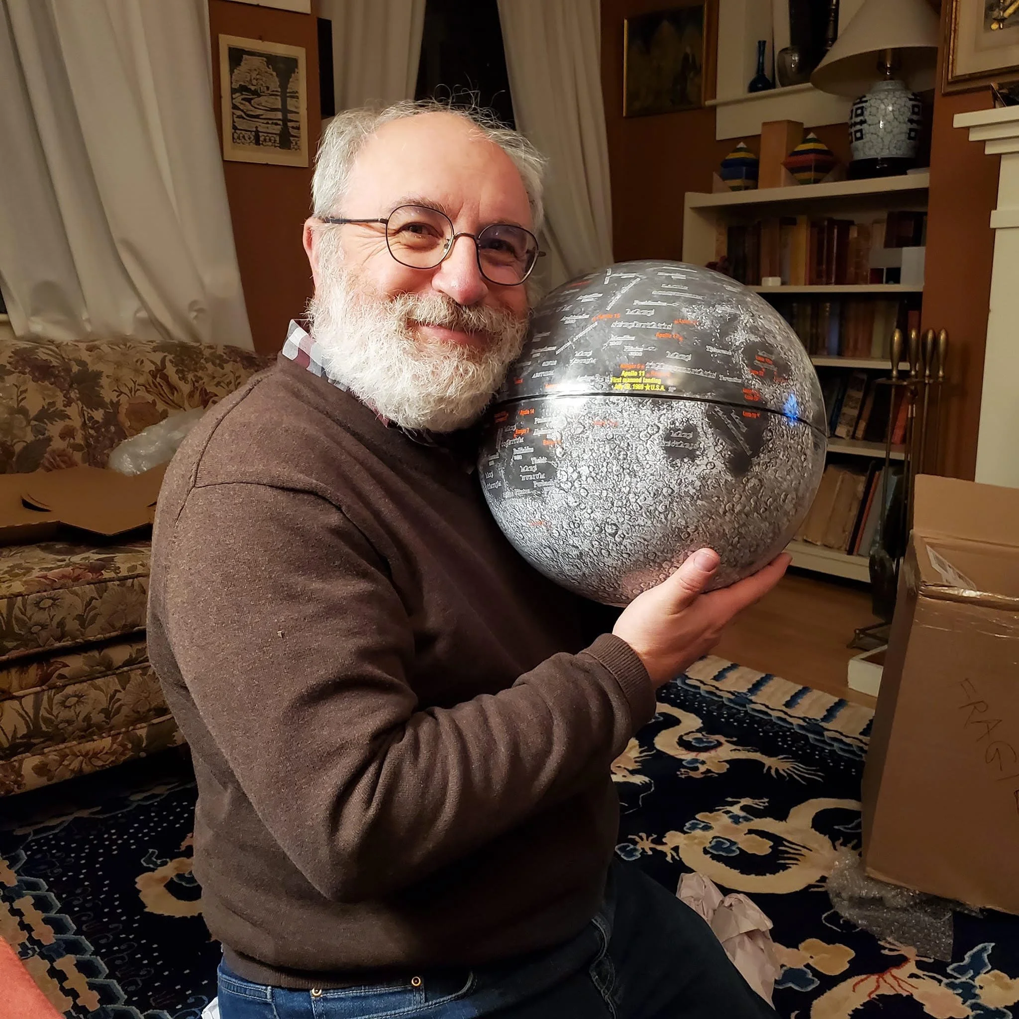 Speaker with the moon