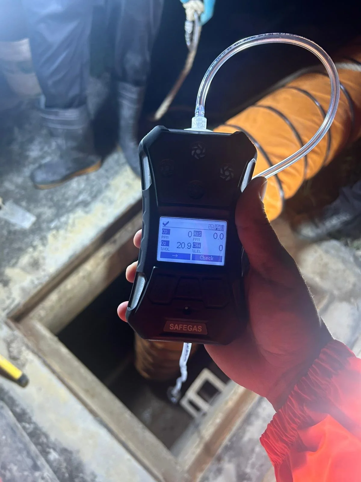 Confined space gas detection