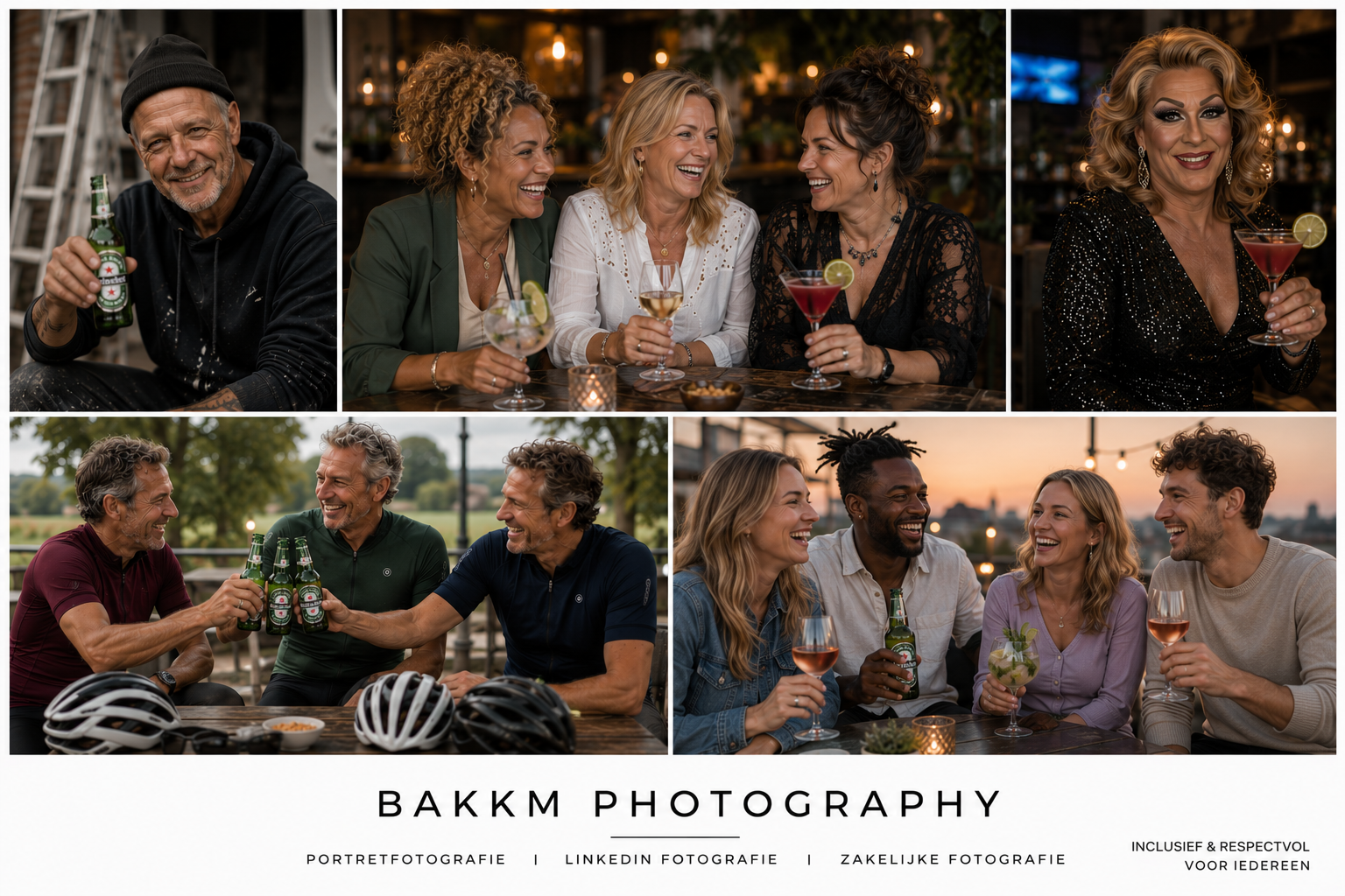 Groep lachende mensen die samen genieten van drankjes op een terrass, met enkele fietshelmen op tafel, tijdens zonsondergang.