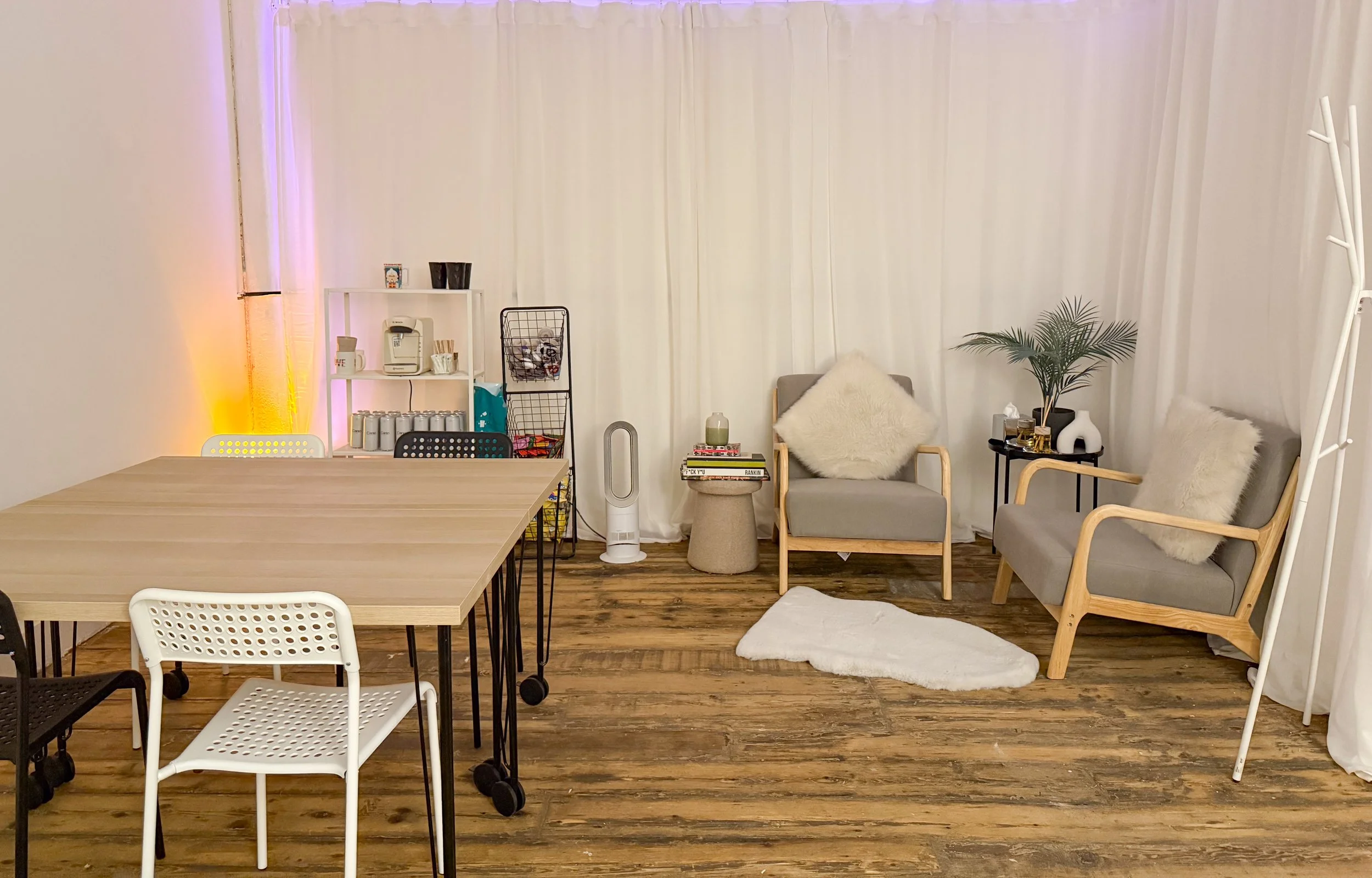 Cosy lounge area at The Space MCR, a Manchester content studio for creators, meetings, and podcast recording.