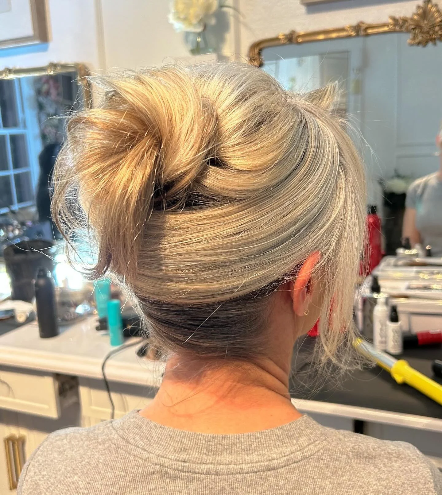 Mom got to be my model for our @edra_couture_bridal bridal styling collab and I&rsquo;m still not over this look. 🤍

I would love to see more brides choosing something like this this year.

Color by @manesby_sam 

#massachusettsbridalhair
#bostonbri