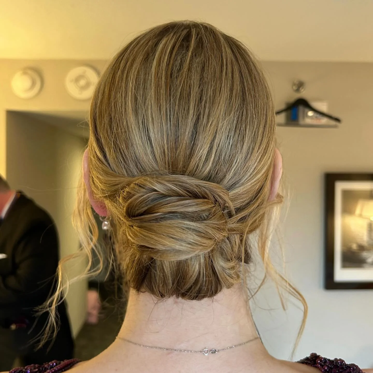 Had the pleasure of getting this lovely lady ready for the Harvard Lampoon 150th anniversary gala.

#galahair #updosforshorthair #galamakeup #eventhair #bostonhair