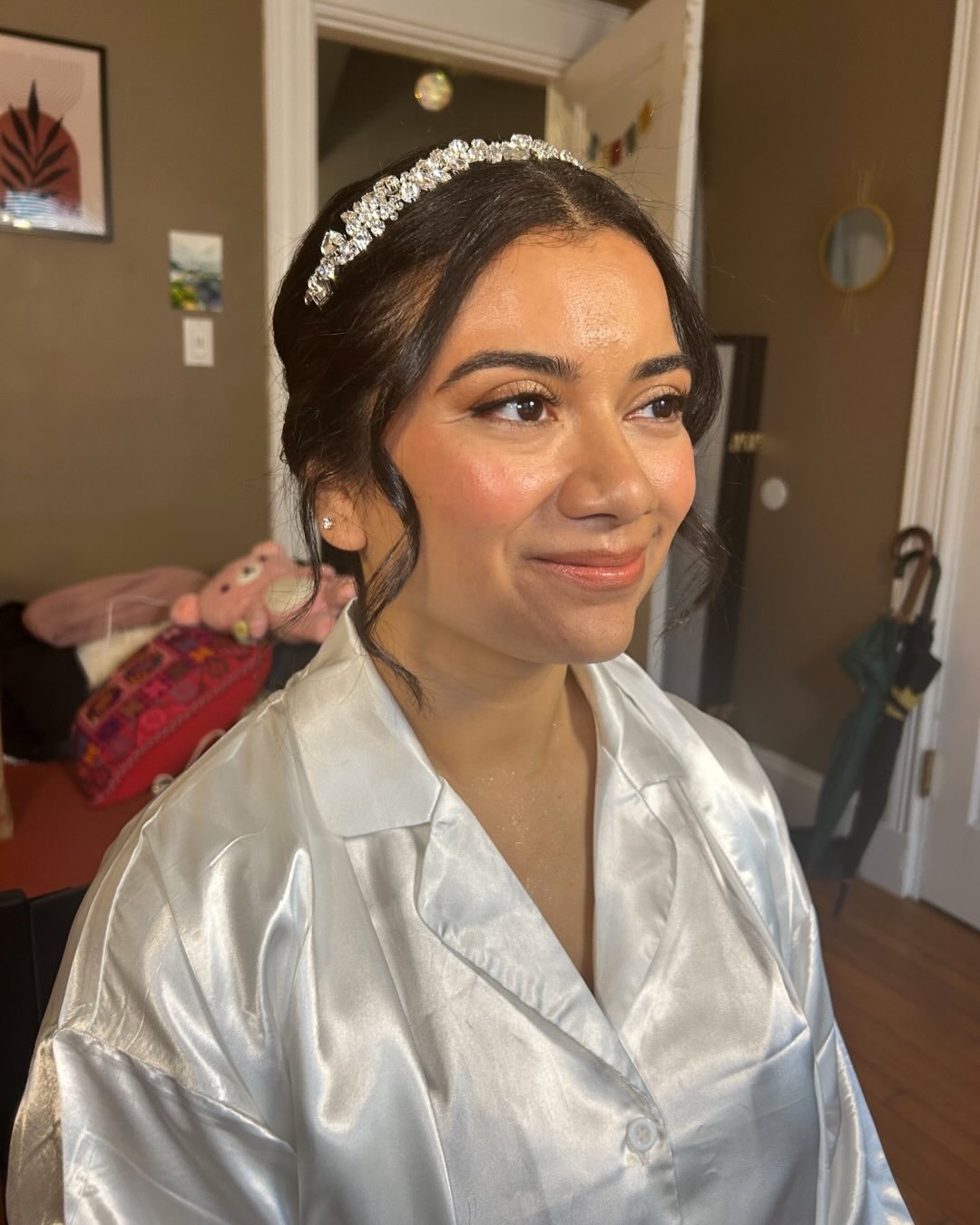 Hair and makeup on my beautiful bride Maria and how it made her feel 💌

The final slide is exactly why I care so much about the experience my brides have with me.

#bridalmakeup #bridalhair #updo #weddingmakeup #massachusettsbride