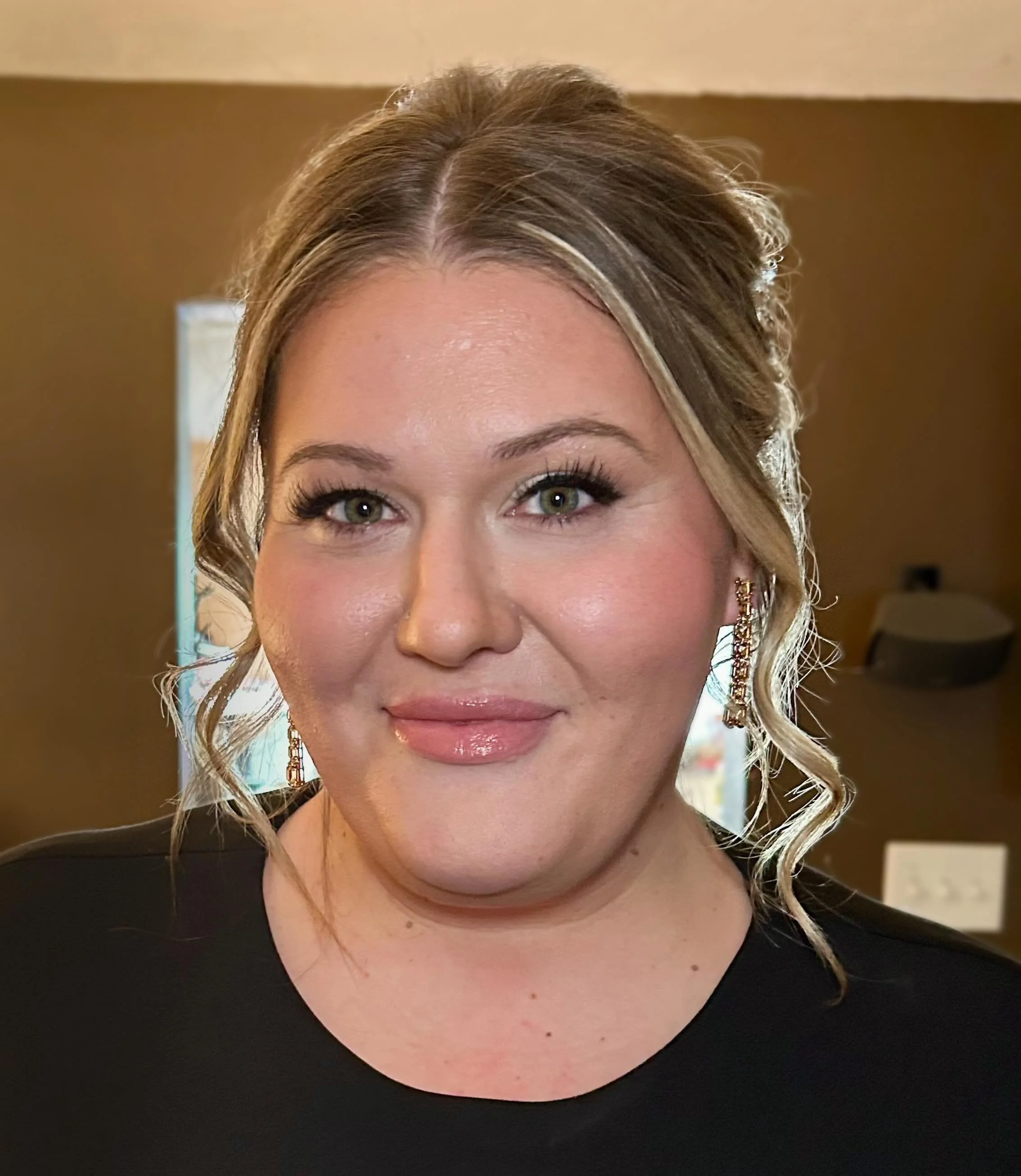 Wedding attendee glam that enhanced her gorgeous eyes and radiant skin. Obsessed. 

Boston makeup artist &bull; Rhode Island wedding guest makeup &bull; soft glam makeup &bull; glowing skin makeup &bull;  beauty services #BostonMakeupArtist #SoftGlam