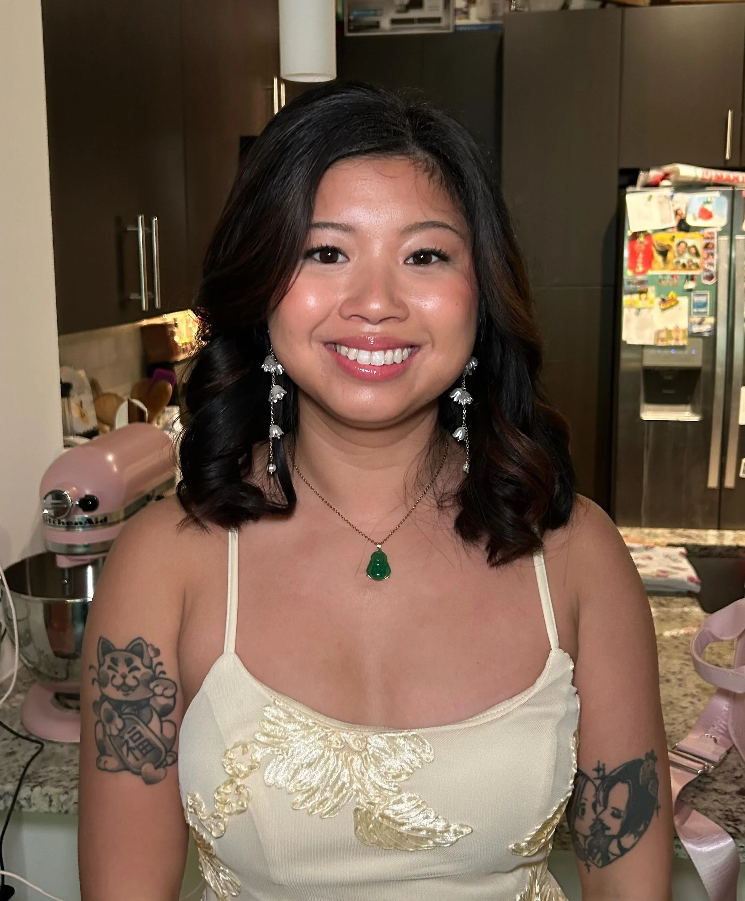 POV: your bridal hairstylist/makeup artist is also the emergency seamstress so no detail gets left unfinished ✨

Soft glam and elegant curls for Mimi&rsquo;s engagement photos. Glowy skin and neutral tones look amazing on her.

#BostonBridalMakeup #B