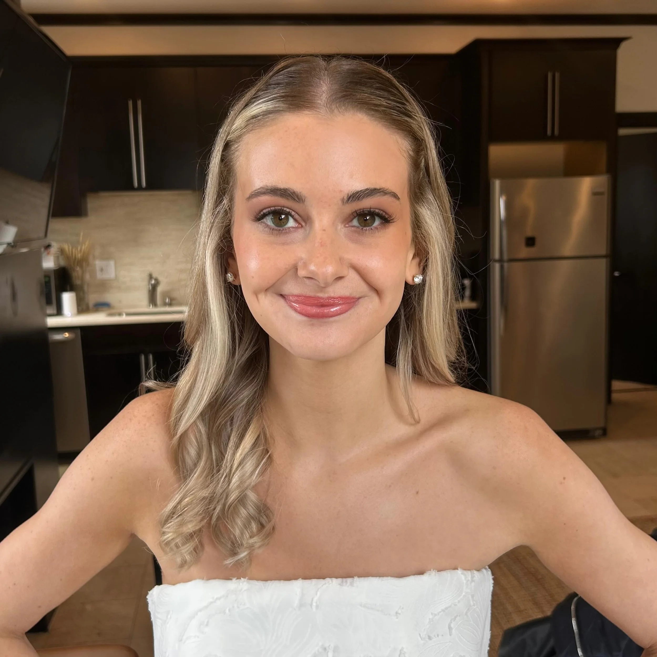 Had a great time working with Piper for her graduation photos. Hair partially up and neutral tones enhanced her gorgeous eye color. 

#BostonMakeupArtist #BostonHairStylist #GraduationPhotos #GradPics #Makeupinspo