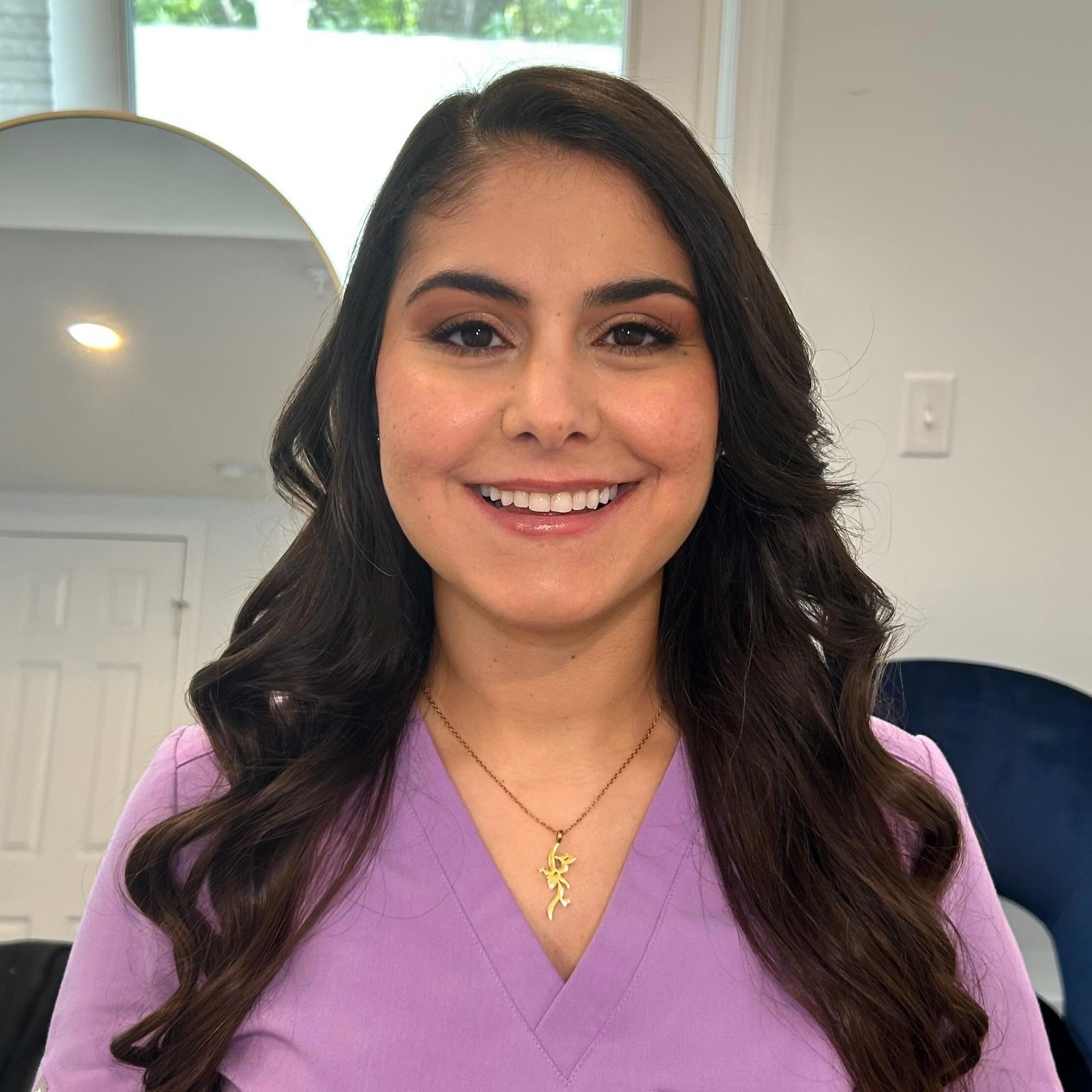 Had the pleasure of meeting another gorgeous grad, congrats to all of my girlies getting their degrees this year!! 

#graduationmakeup #curls #eventhair #onsitemakeup #bostonmakeupandhair