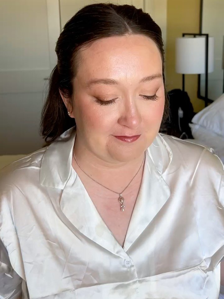 Back to Monica&rsquo;s wedding day makeup, the way her blue eyes pop and her skin is glowing 😍 

Venue:  Endicott Estate

#bridalmakeup #fairskinmakeup #blueeyes #bostonmakeupartist