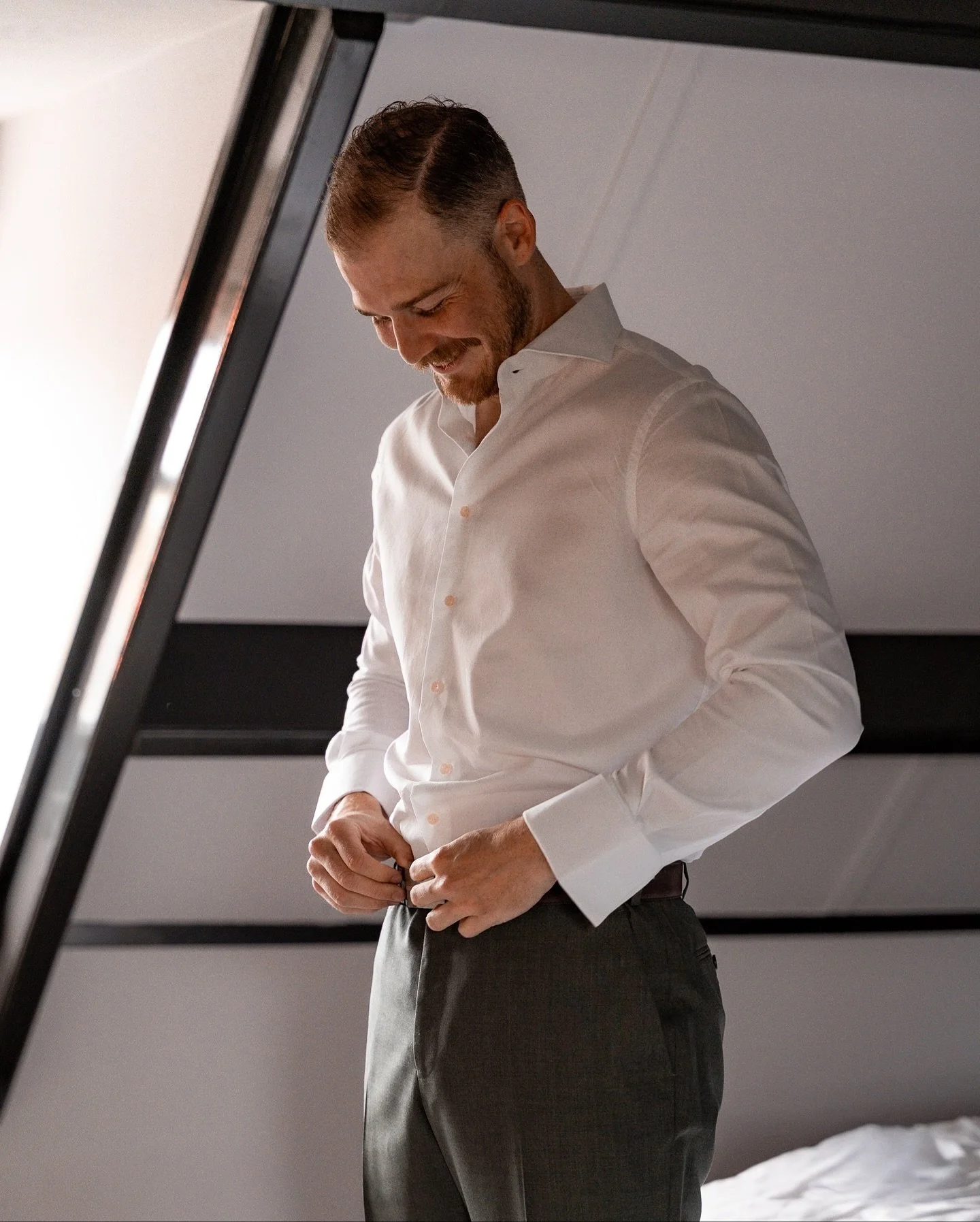 Groom getting ready - short, fun, and full of personality!
It might take less time than the bride&rsquo;s prep, but it&rsquo;s never less exciting. There&rsquo;s always laughter, good banter, and that mix of nerves and excitement before seeing the lo