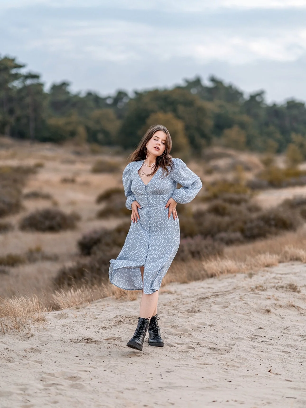 Movement > posing.
I&rsquo;ll guide you, but the magic happens when you just walk, breathe, and be yourself.

Dreaming of a shoot like this? Link in bio.

#portraitphotography #naturallightphotography #womensupportingwomen #editorialstyle #photosh