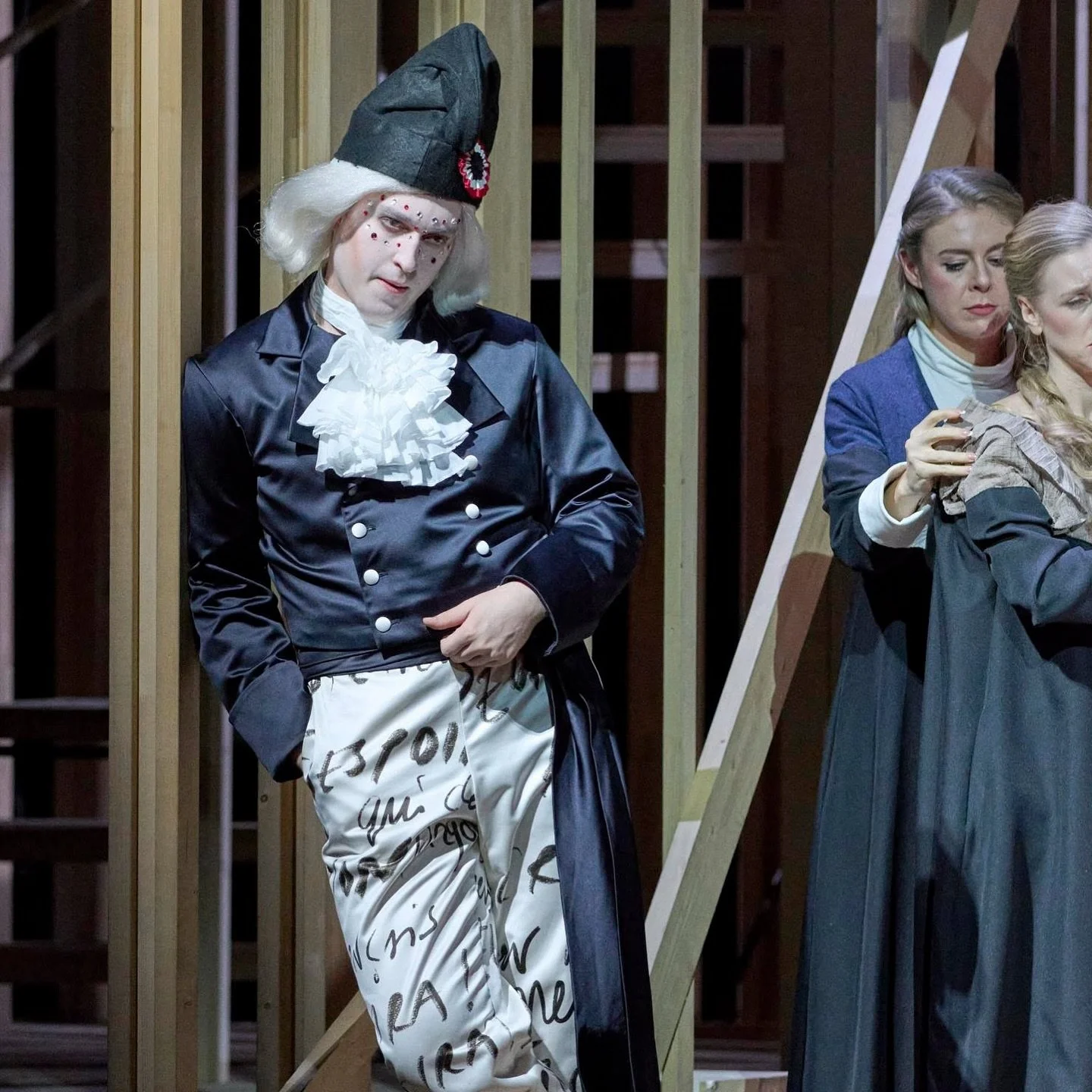 &ldquo;Citoyennes, nous vous f&eacute;licitons de votre discipline et de votre civisme&hellip;&rdquo;
My debut as l&rsquo;Officier in Dialogues des Carm&eacute;lites at the @wiener_staatsoper.

A short role, but one that hits like a hammer &mdash; yo