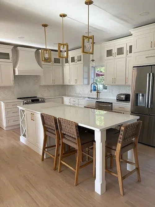 Bright transitional kitchen with modern classic / light farmhouse influences – Patterson NY