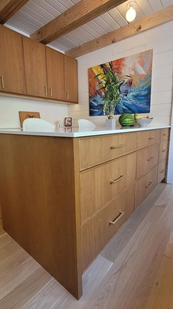 Warm modern / Scandinavian-inspired kitchen with a hint of mid-century – Pawling NY