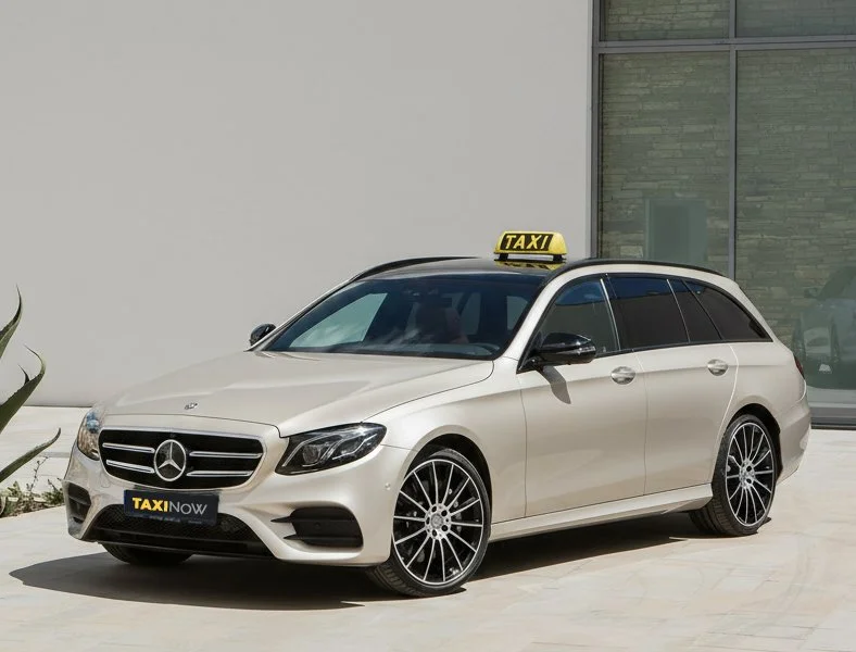 Mercedes Wagon Taxi in Bremen – comfortable vehicle for city trips and transfers