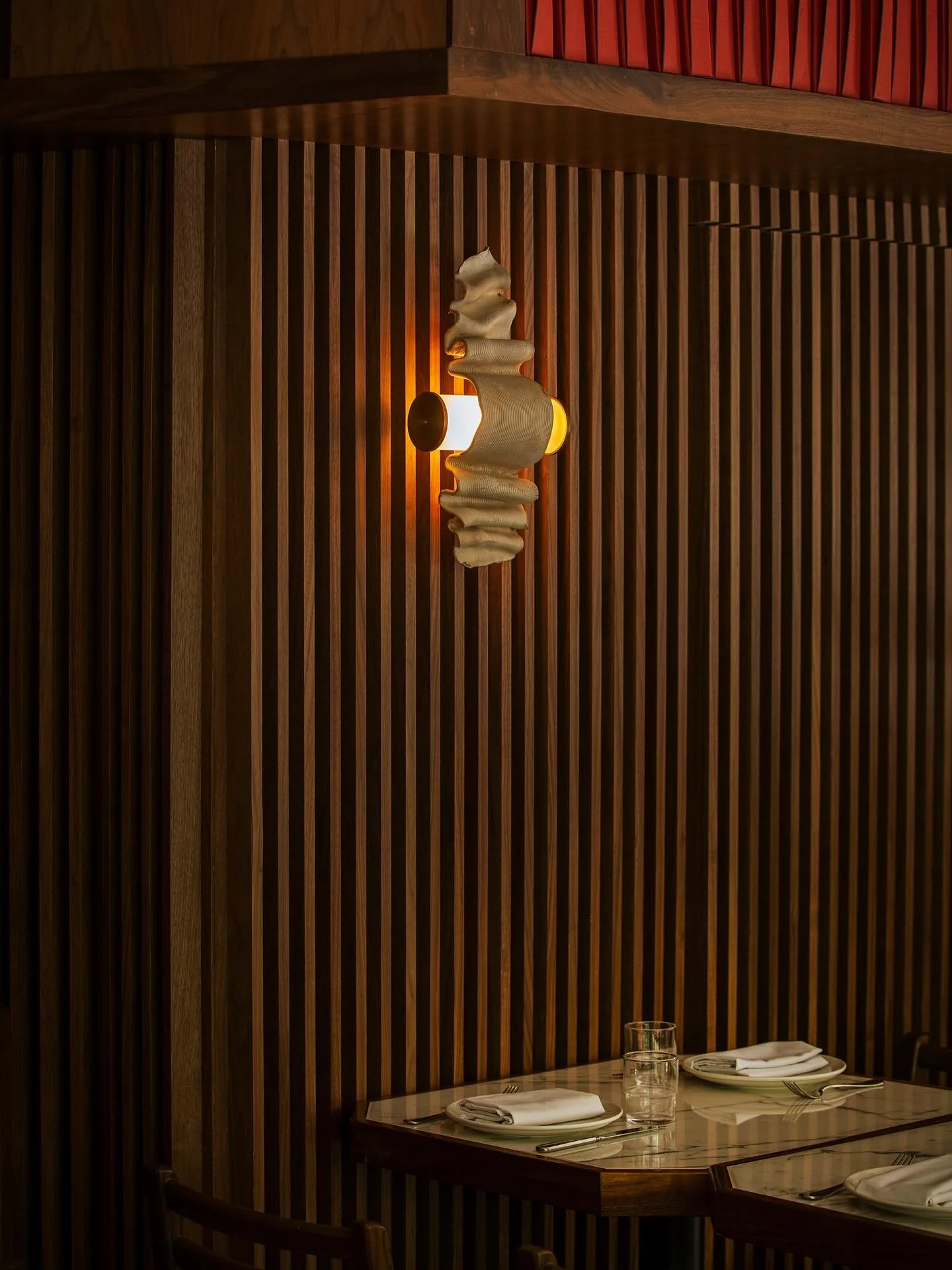 Creating warm and comfortable interior design is essential for business success because it directly impacts guest satisfaction and loyalty. A welcoming atmosphere with cozy seating, soft lighting, and thoughtful decor makes guests feel at home, encou