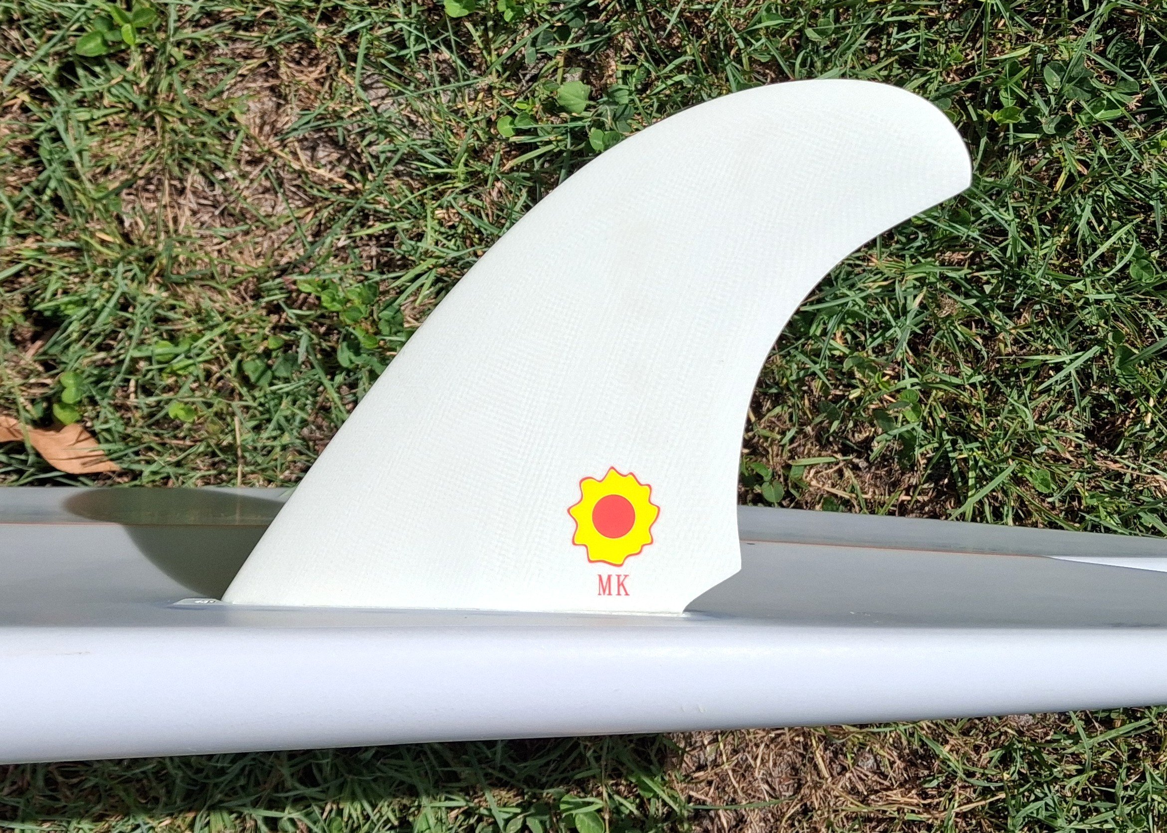Comes with Sollife Mid-Keel Twin Fins