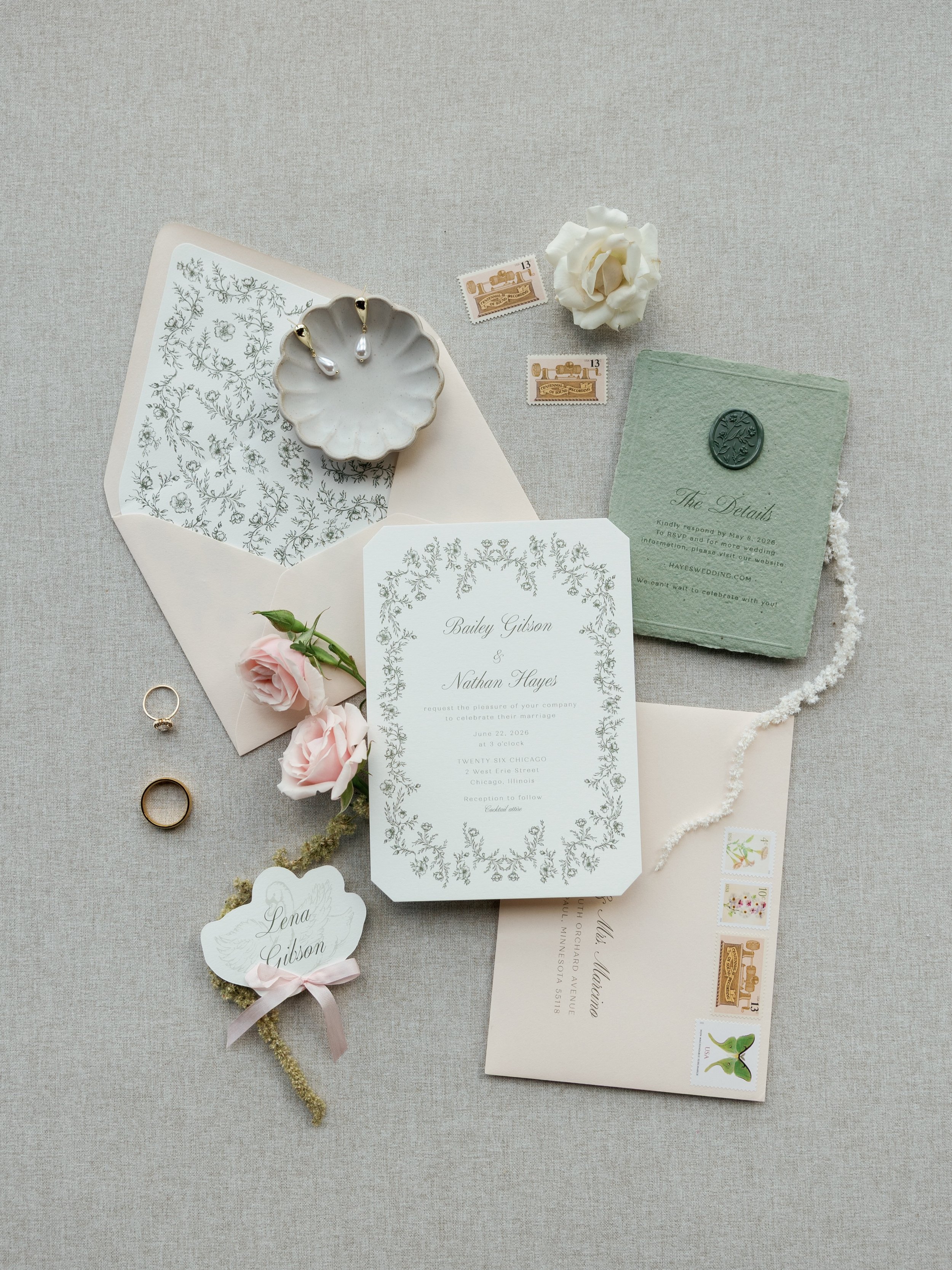 Romantic garden vibes tucked amongst the city 🌿🌸

Planner @dearlybelovedweddingplanning 
Photographer @ryleemakennaphotography @natalie.h.collective 
Venue @twentysixchicago
Florist @newly_bloomed
Stationery @irisdesignsco
Content @vogueveilsocial 