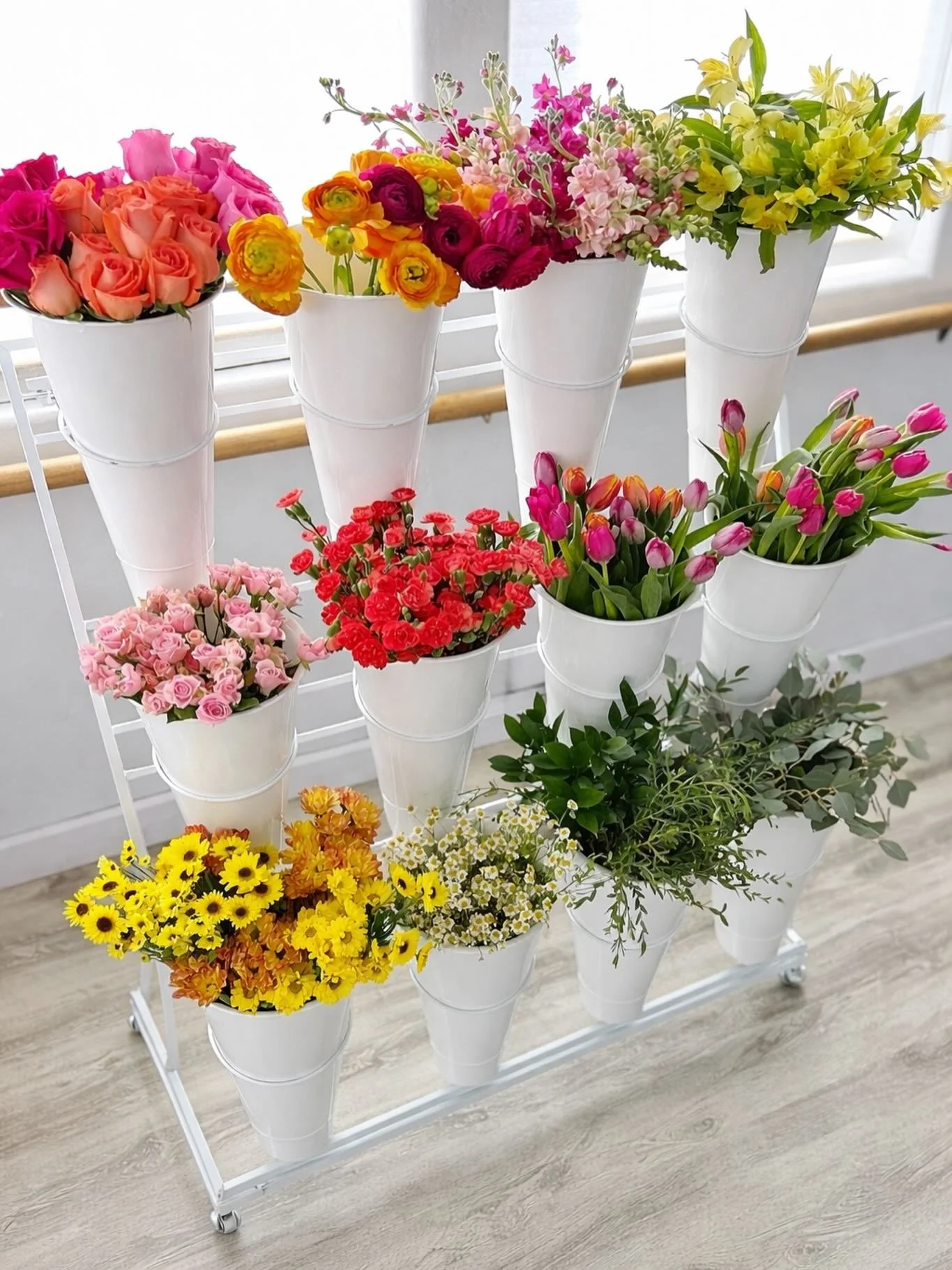 Bloom Bar all ready to rock for special SWEET 16 twins 💐🌷🩷

Their request was sunset colors + bright and cheery! 
#bloombar #bouquetbar #makeyourownbouquet #hensandstems #flatheadvalley