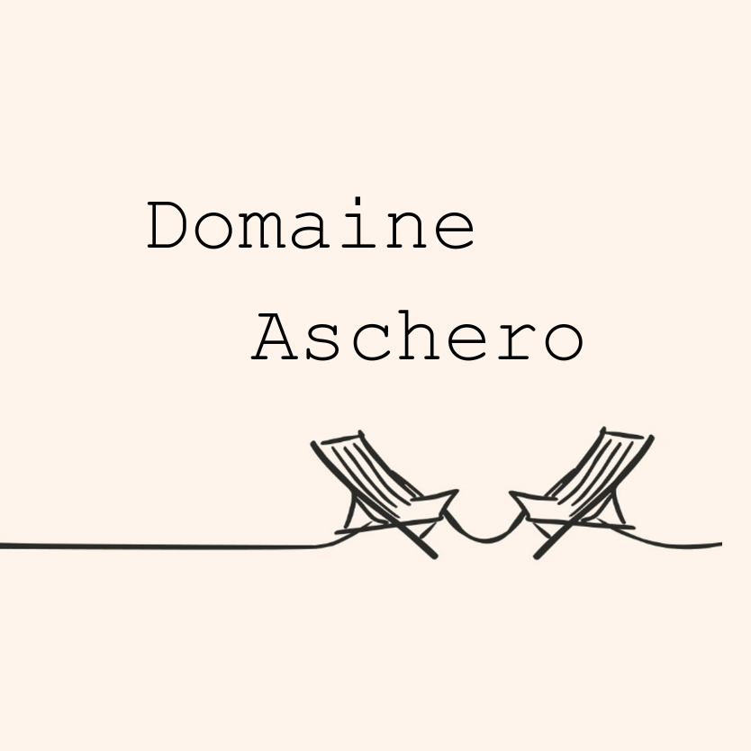 Une illustration de deux chaises longues reliées par une corde, avec le texte 'Domaine Aschero' au centre.