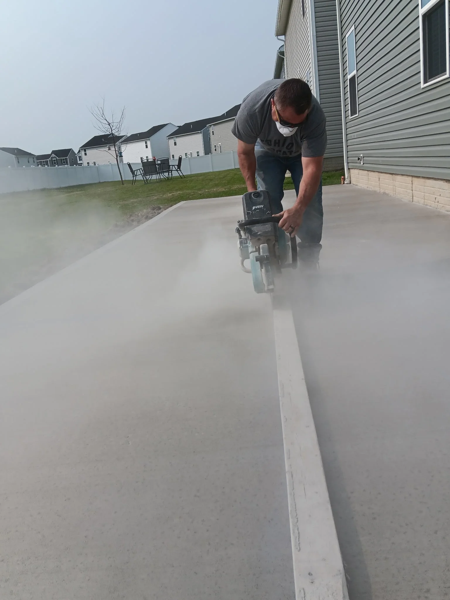 Oranssi carpenter using bench saw