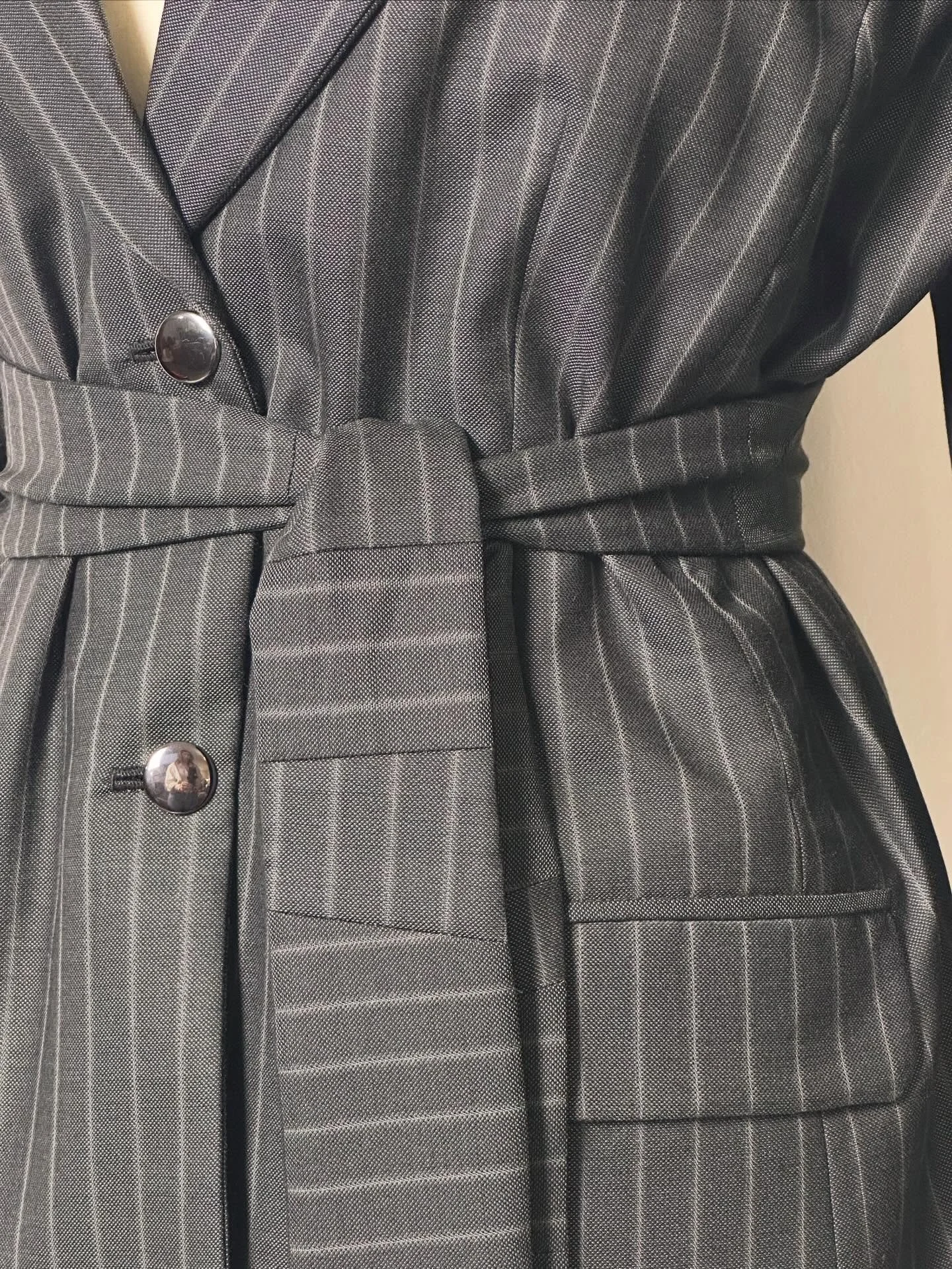 2026 commence ici . 

Chaque pi&egrave;ce est construite dans l&rsquo;exigence de l&rsquo;atelier, avec la pr&eacute;cision du geste et le respect du temps.
Mais chacune affirme aussi une intention, un caract&egrave;re, une posture.

Je pratique la c