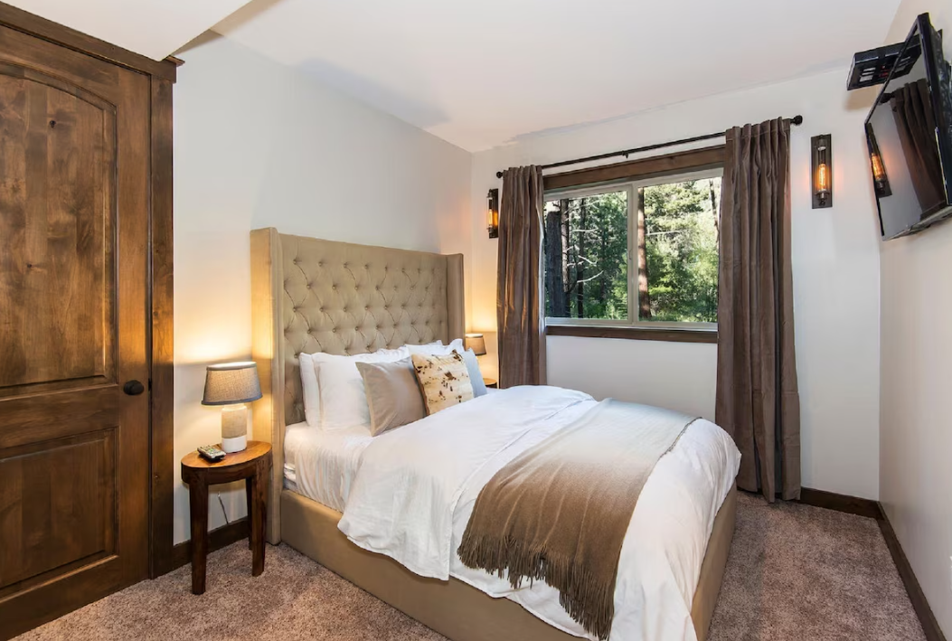 Private Queen Room