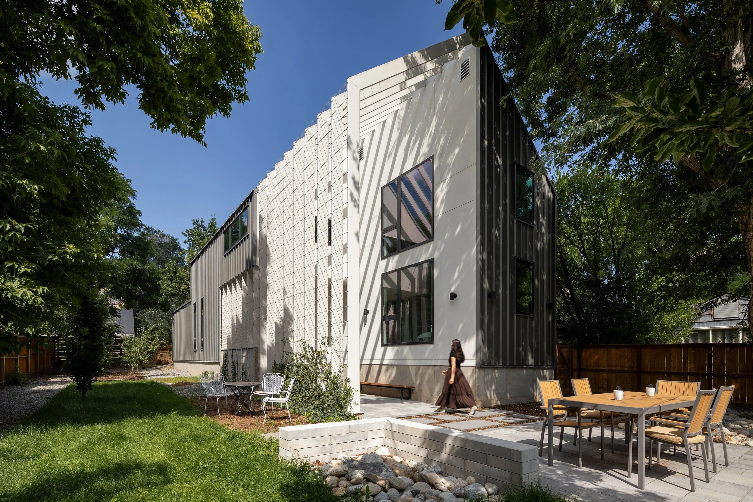 Iris Residence | Tres Birds