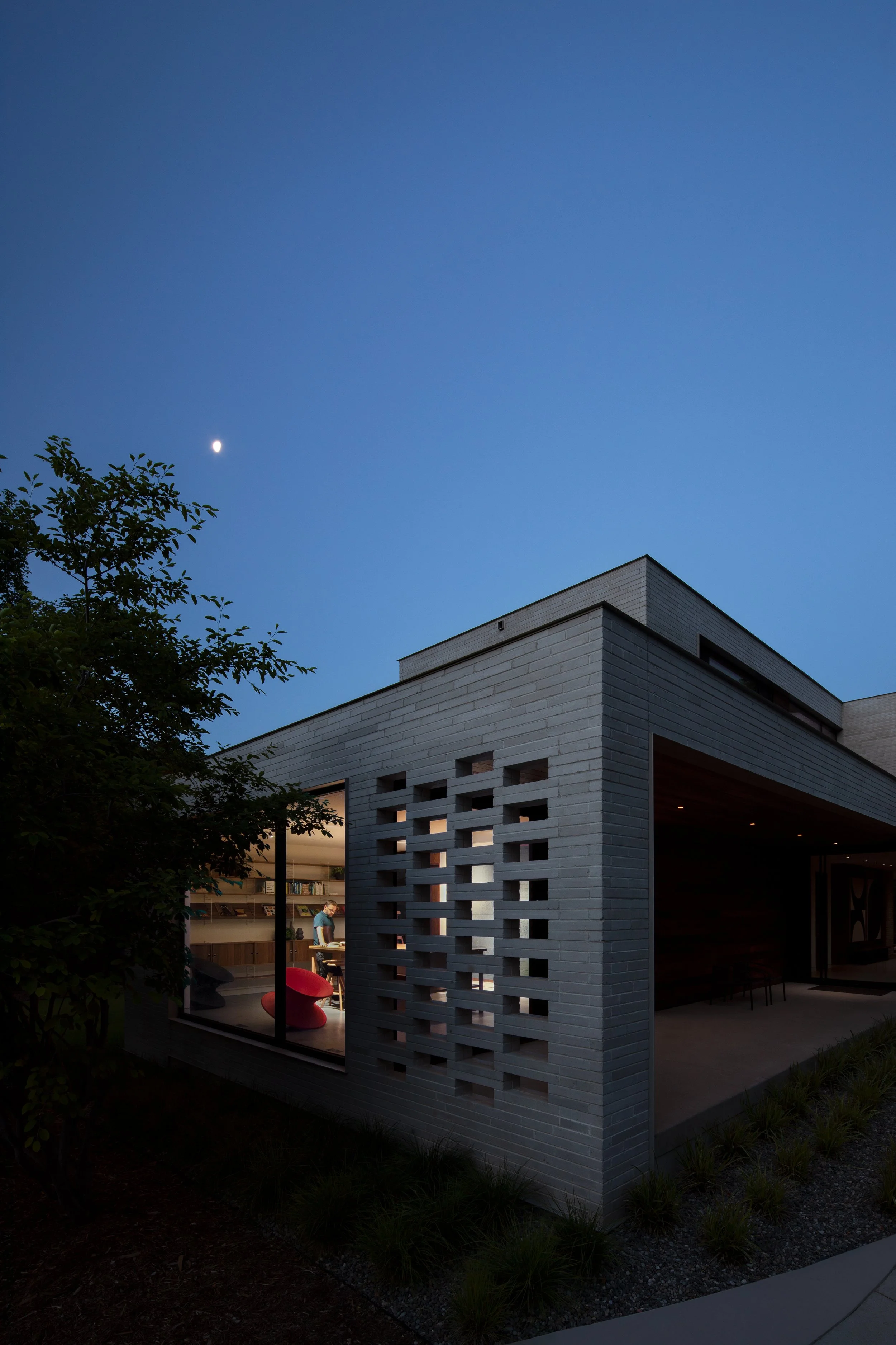 2025_06_21st Street Piche Architecture_Mickkail Cain_011.jpg