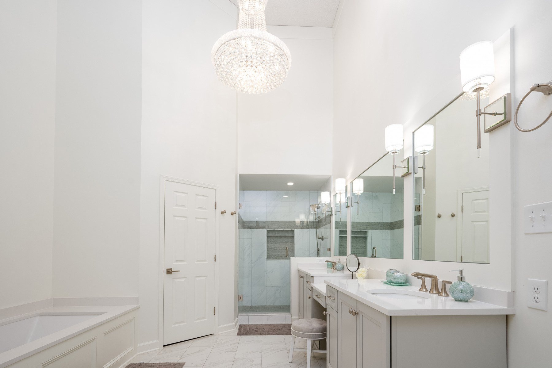 Dewhurst Cove Primary Bath