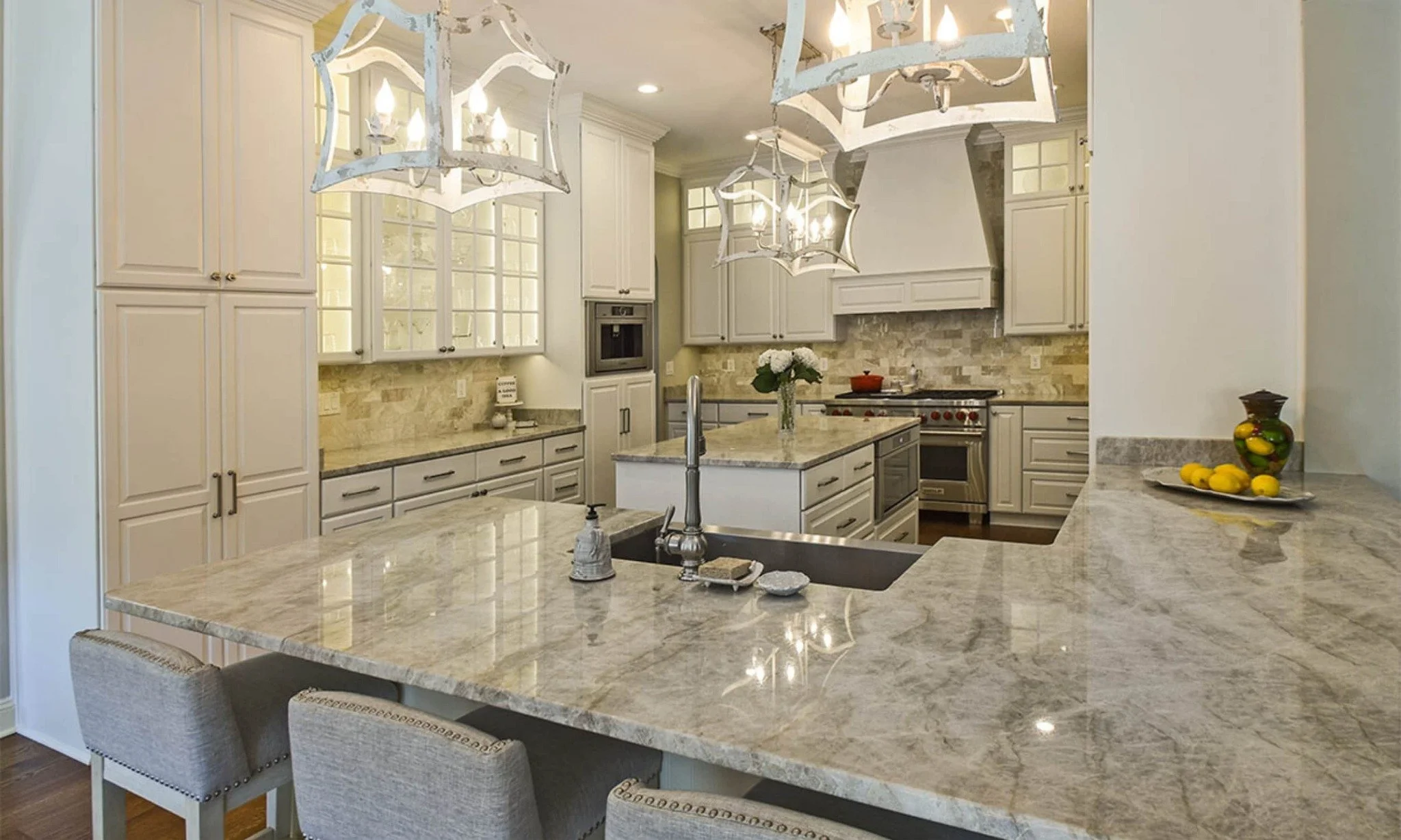 Granite vs. Quartz Kitchen Countertops: Which One is Right for You?