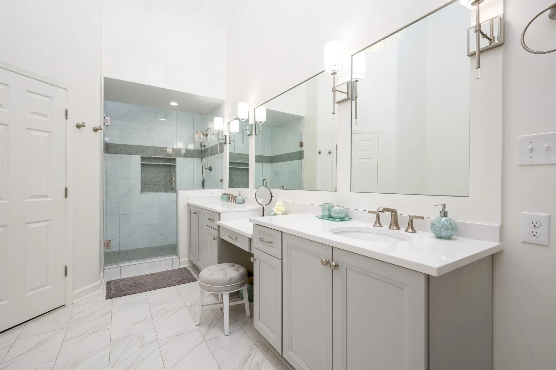 Dewhurst Cove Primary Bathroom