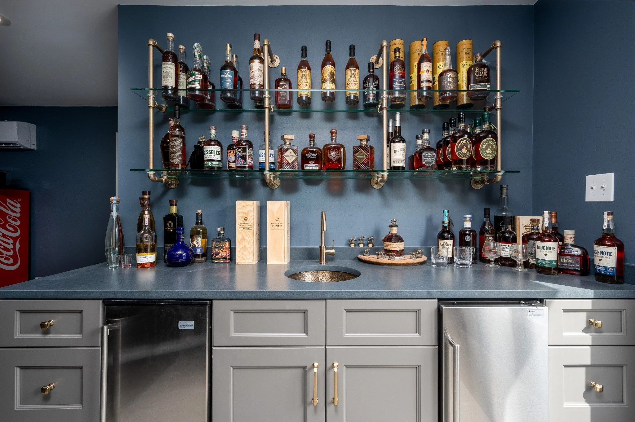 Modern Home Bar Design in Germantown, TN