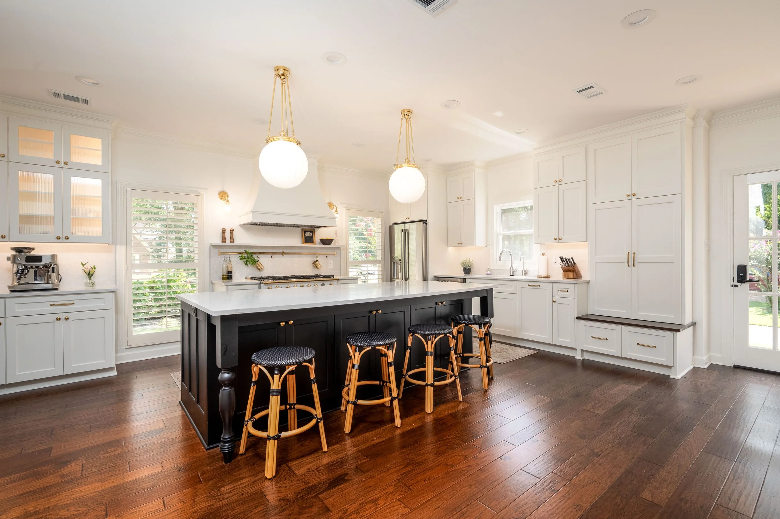 Timeless White & Black Kitchen
