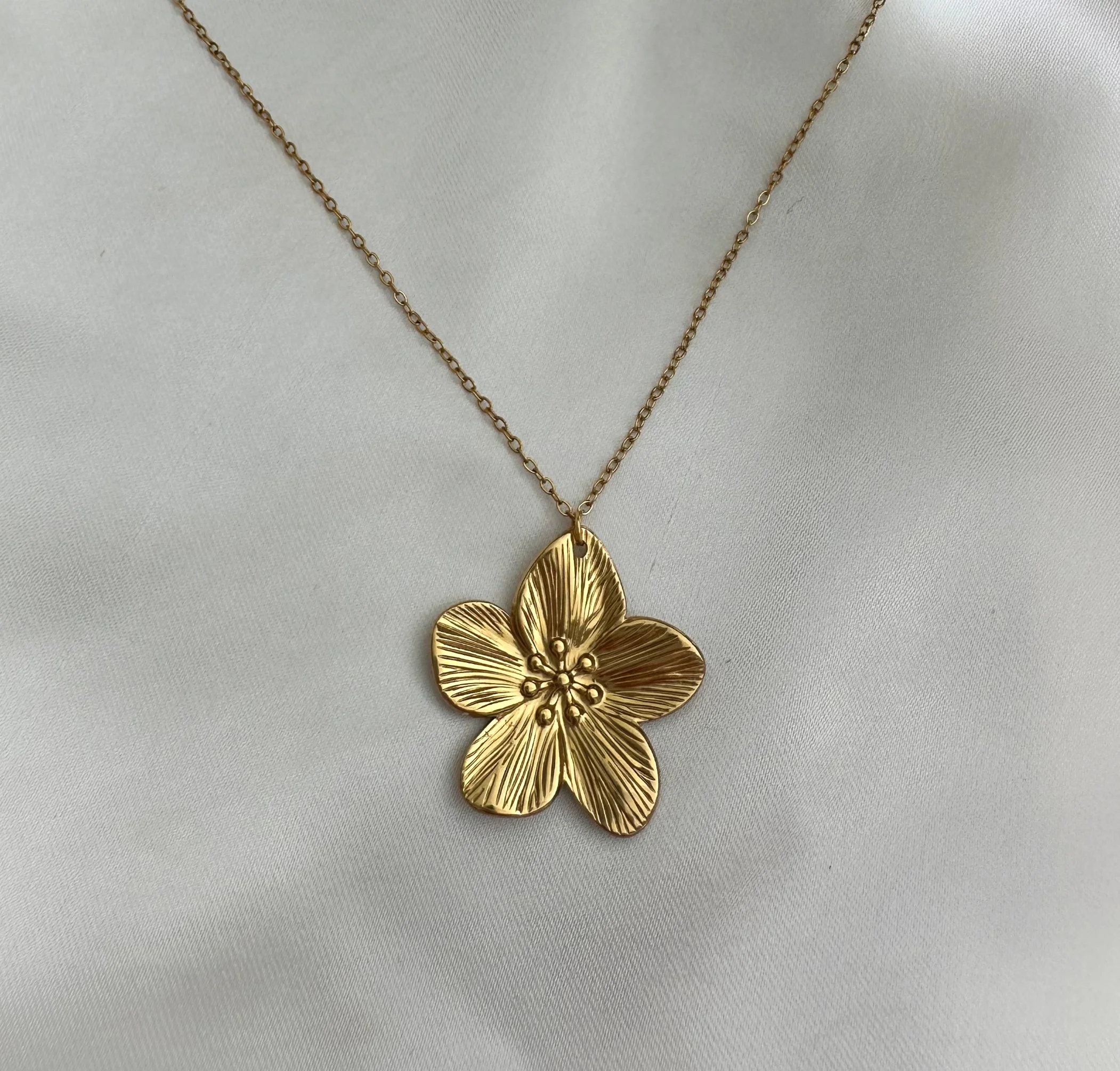 Floral necklace
