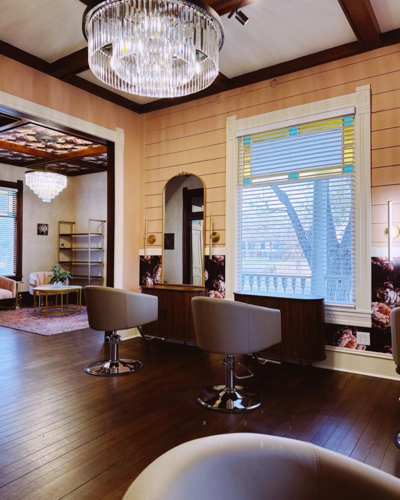 One chair. One Suite. That&rsquo;s it.

Myrna Rose is almost full, and we&rsquo;re looking for the right stylist to finish the room.

If independence with a little community and support sounds like your vibe, come see the space.

#huttotxstylist
#boo