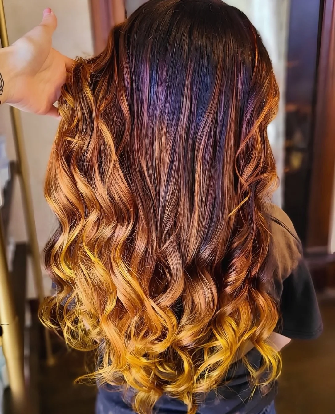This is what we mean by a fall refresh 🍁🧡

Keeping the moody brown richness and adding a little fire 🔥

Book a refresh with any of our talented stylists. 

@haircolorbymj 
@mossandmoon.bykali 
@gabriela__arista 
@tashiasemaj 

📸: @haircolorbymj 
