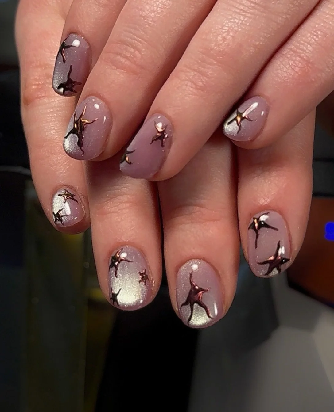 Holiday nail calendars fill up fast, and now is the time to claim your spot 🍁✨🎃

Whether you&rsquo;re going subtle, sparkly, moody, or full-on festive, Liz can build a set that still feels like you.

Book your nails with Liz before the good appoint