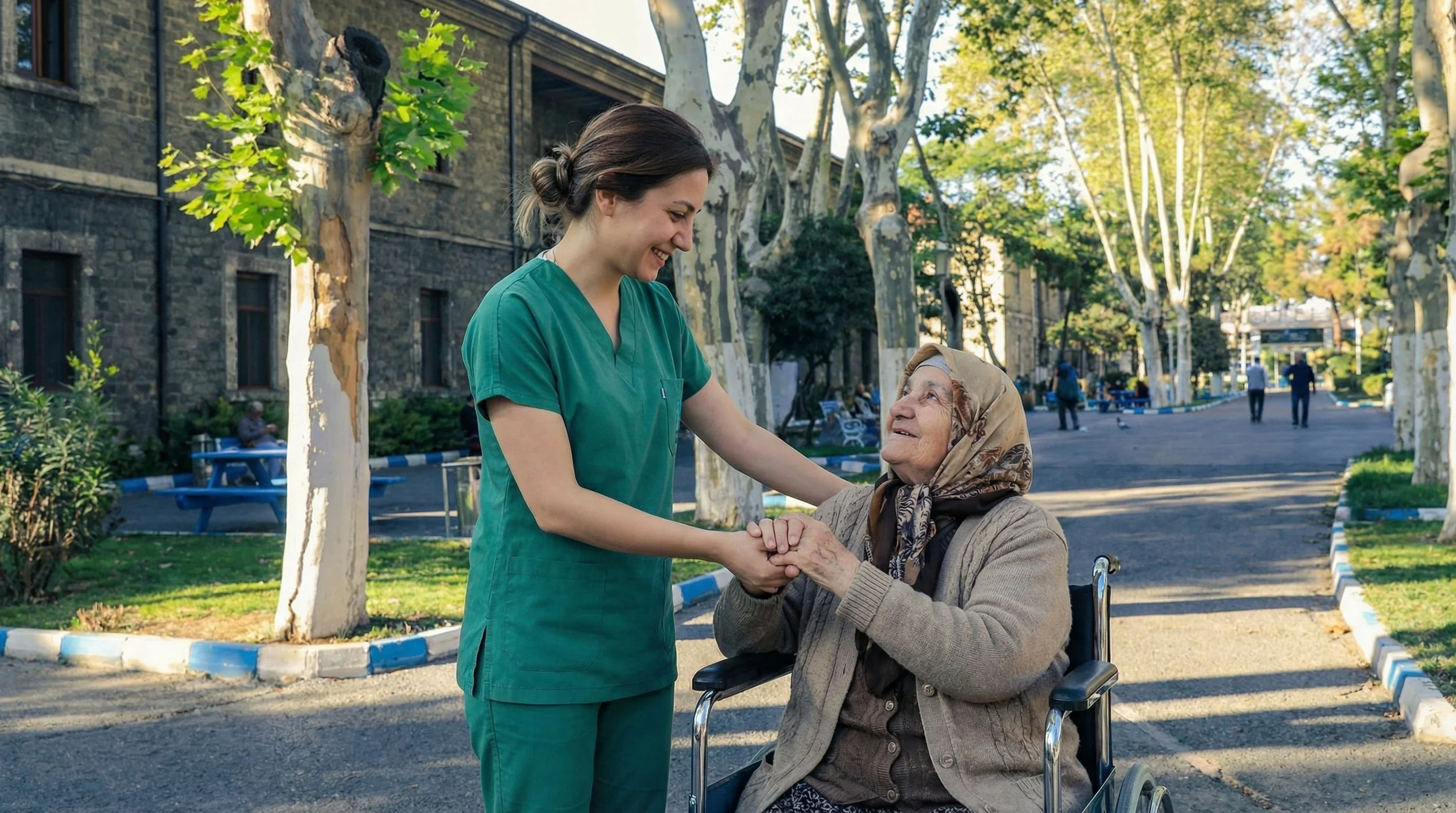 YAŞLI VE HASTA BAKIM UZMANLIĞI PROGRAMI