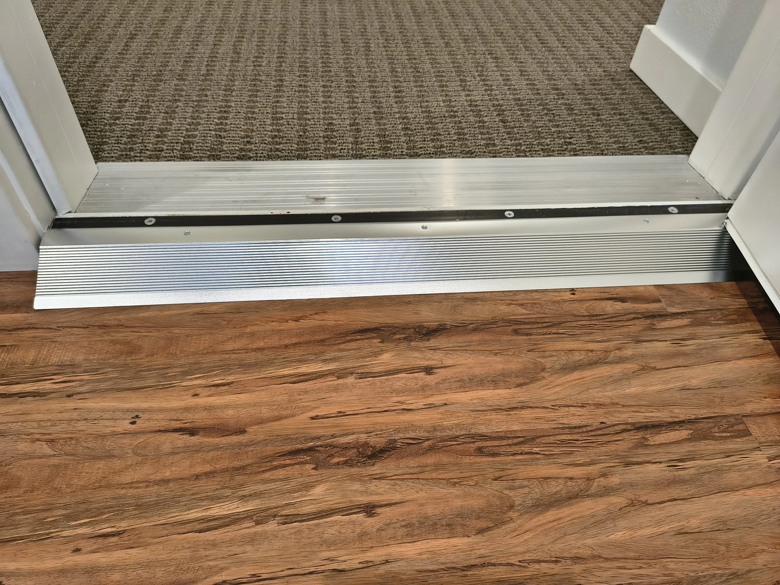 Install floor transition