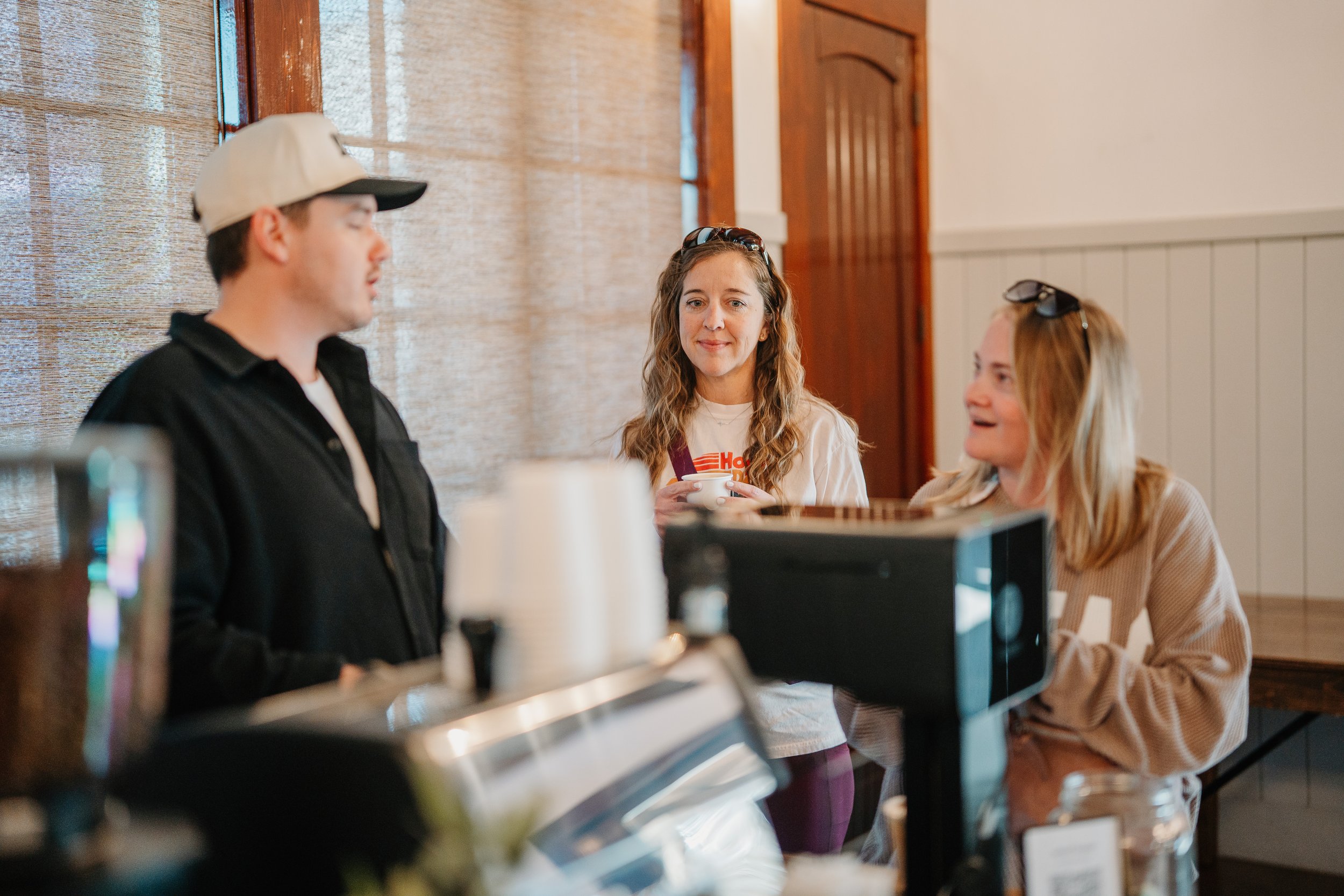 Barista talking with clients in New Braunfels